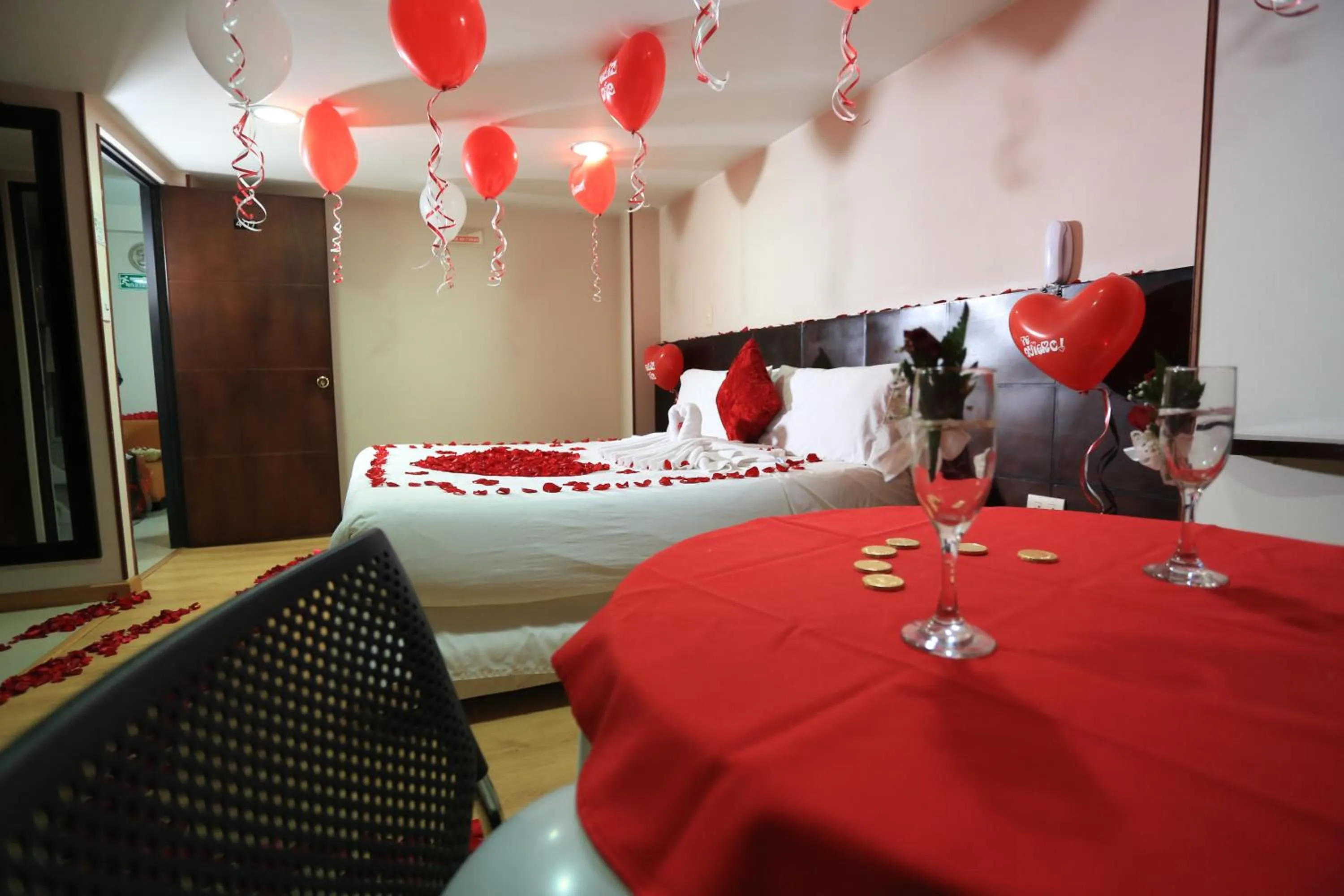 Drinks, Bed in Hotel Plaza Muisca