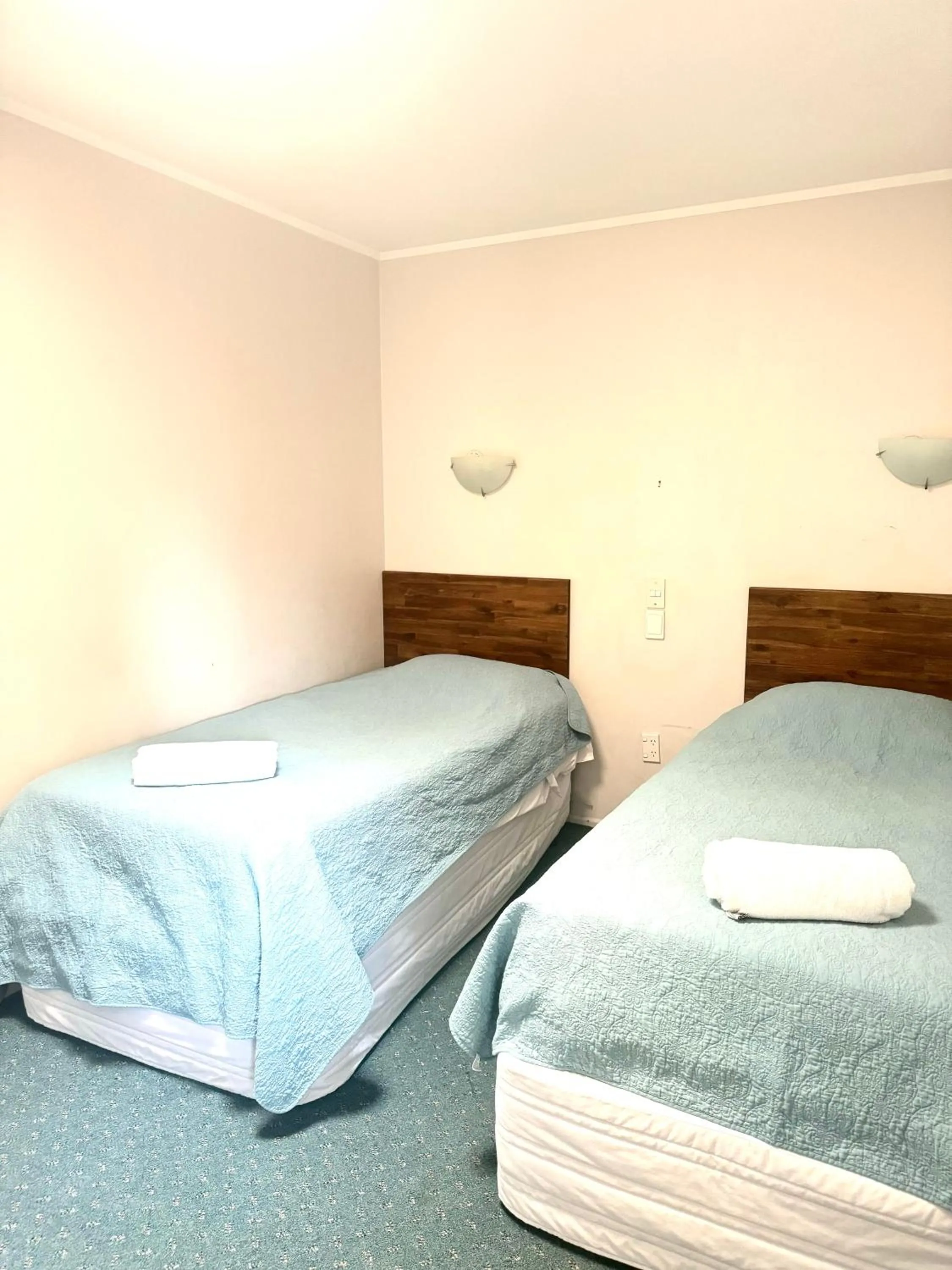 Family, Bed in Papakura Pioneer Motor Lodge & Motel