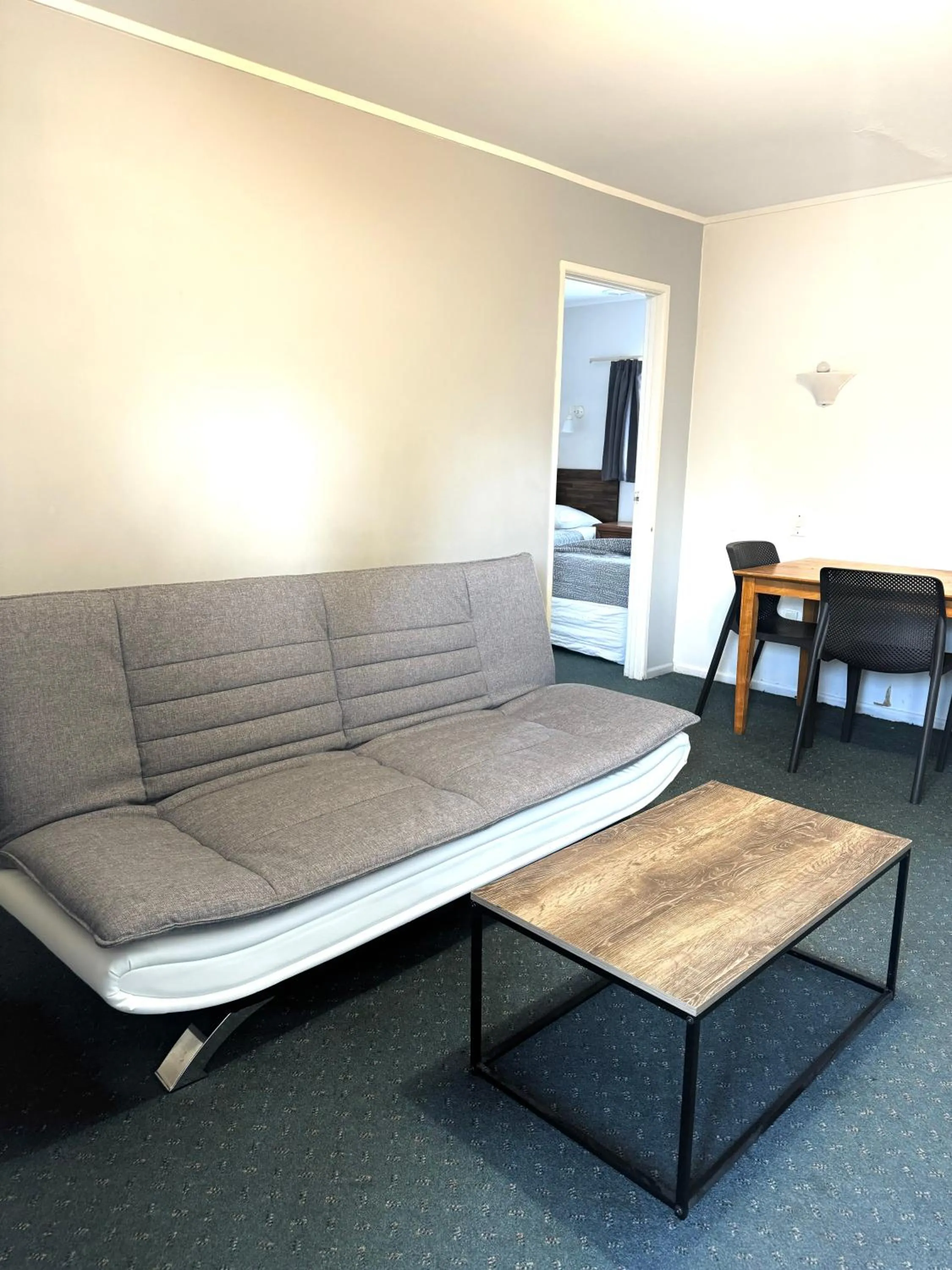 Family in Papakura Pioneer Motor Lodge & Motel