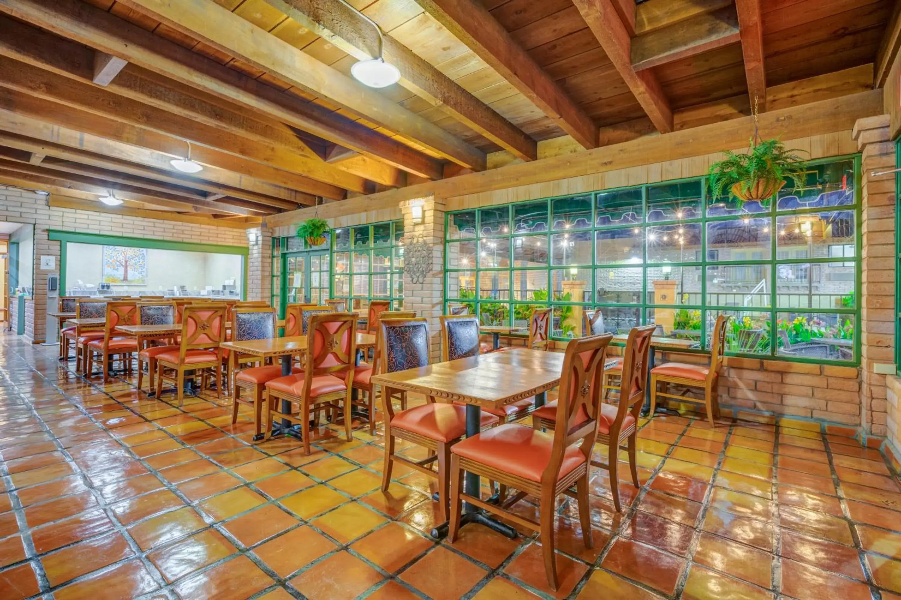 Restaurant/places to eat in Clarion Inn Restaurant/places to eat in Clarion Inn