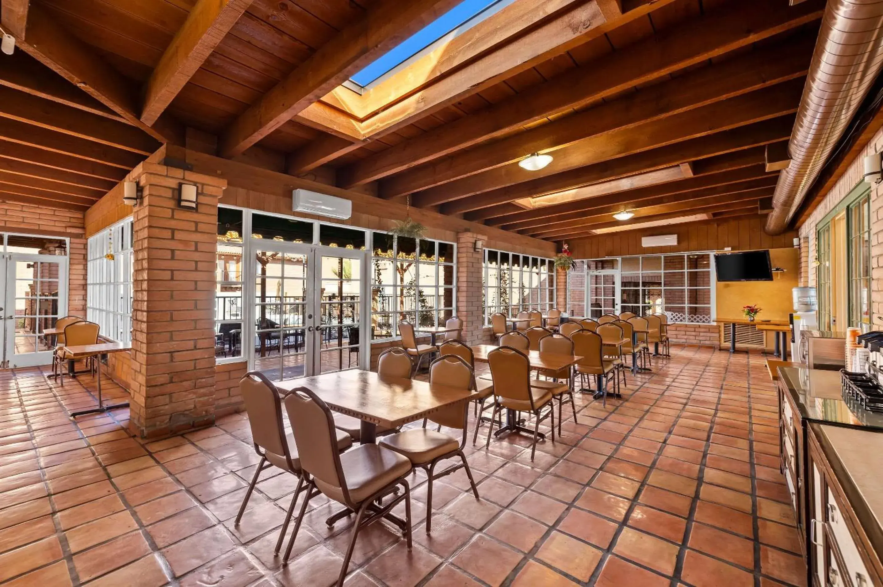 Breakfast in Clarion Inn Breakfast in Clarion Inn