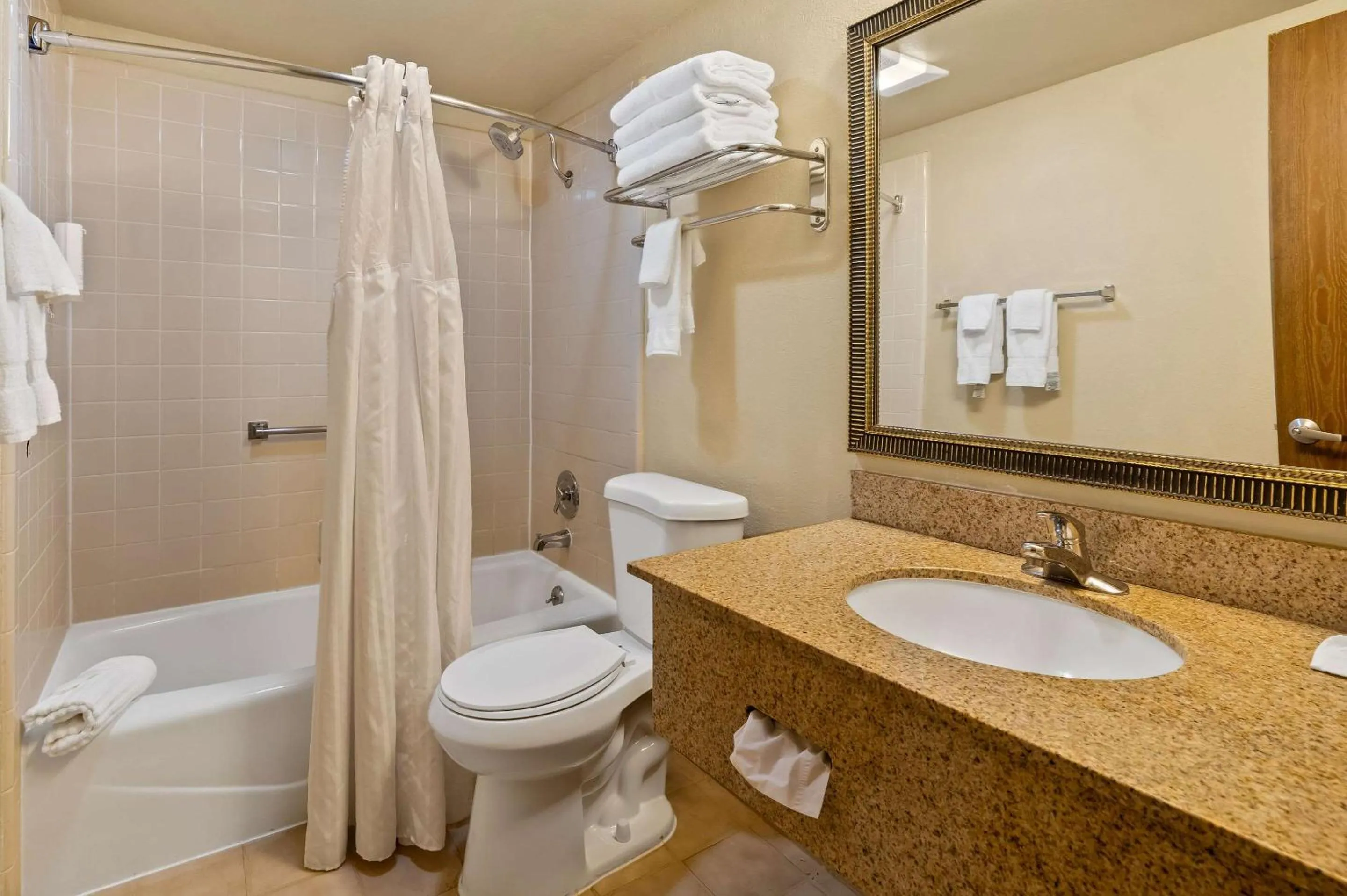 Bedroom in Clarion Inn