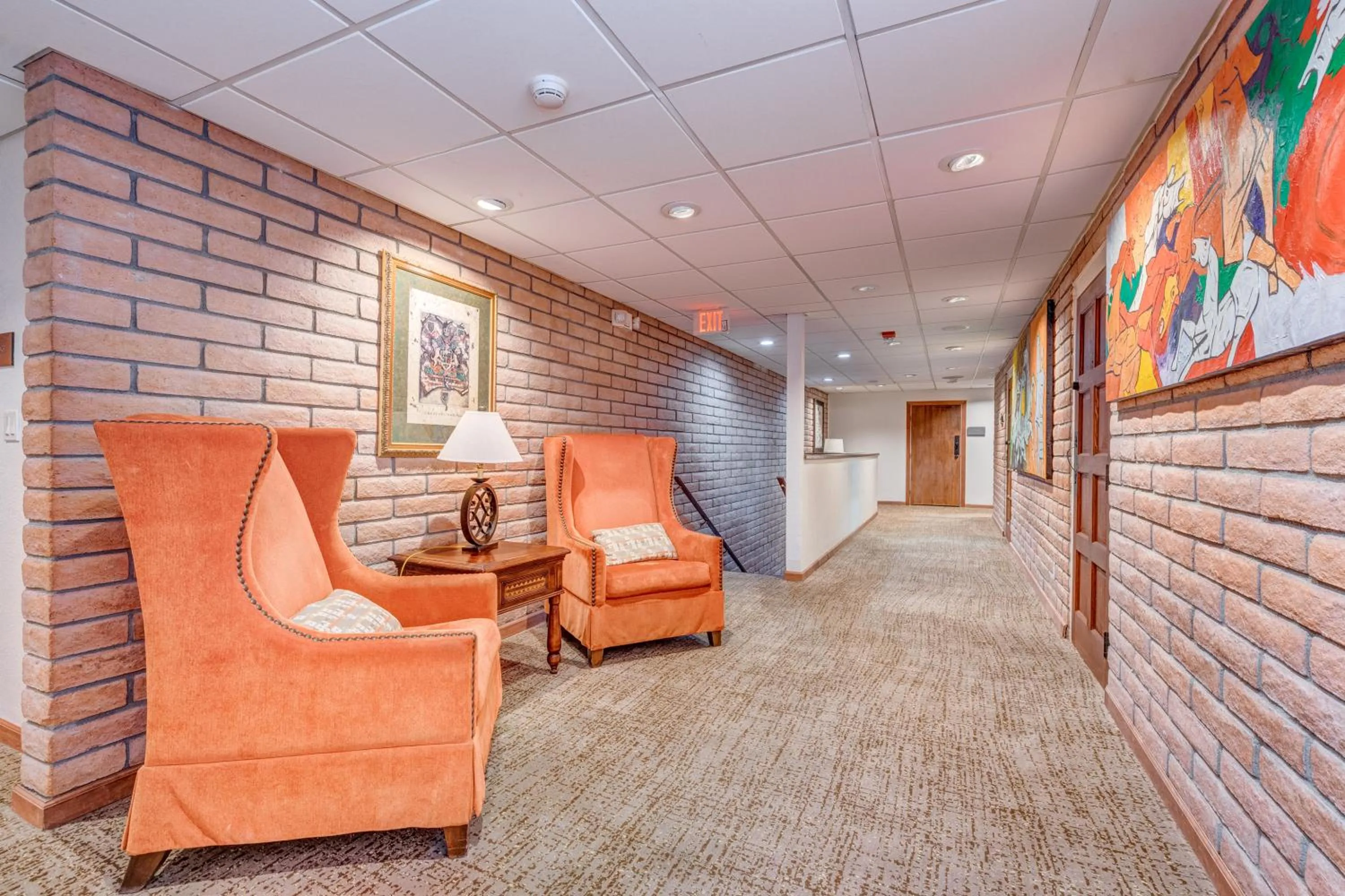 Seating area in Clarion Inn