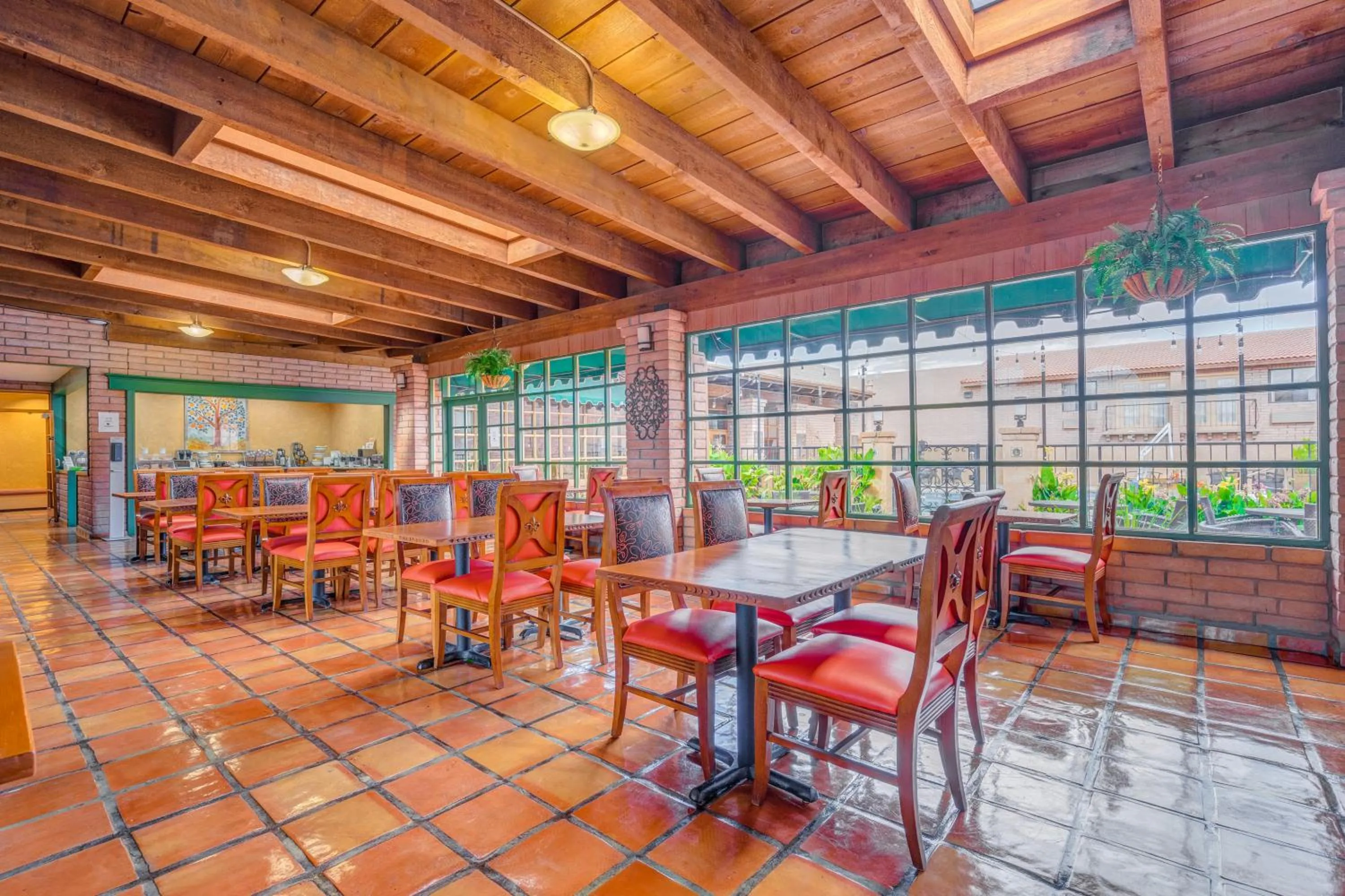 Restaurant/places to eat in Clarion Inn