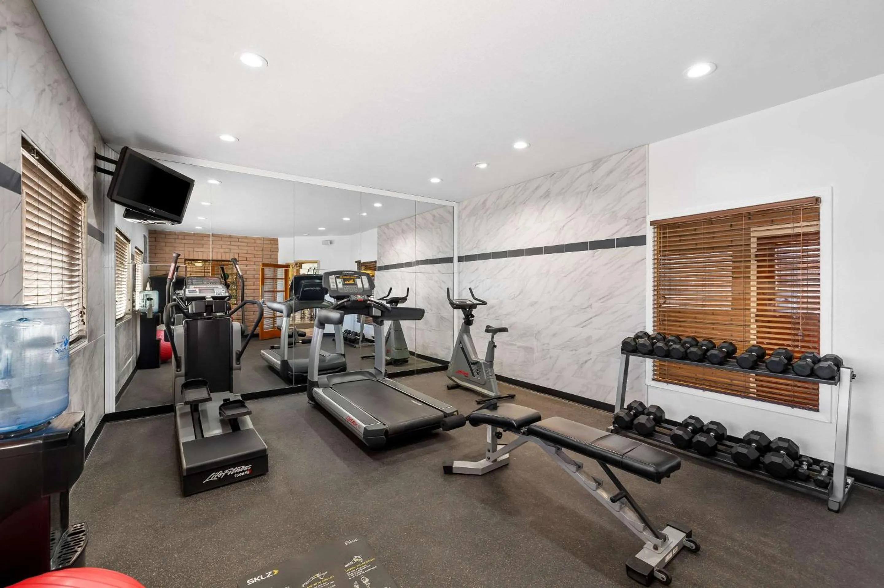 Fitness centre/facilities in Clarion Inn