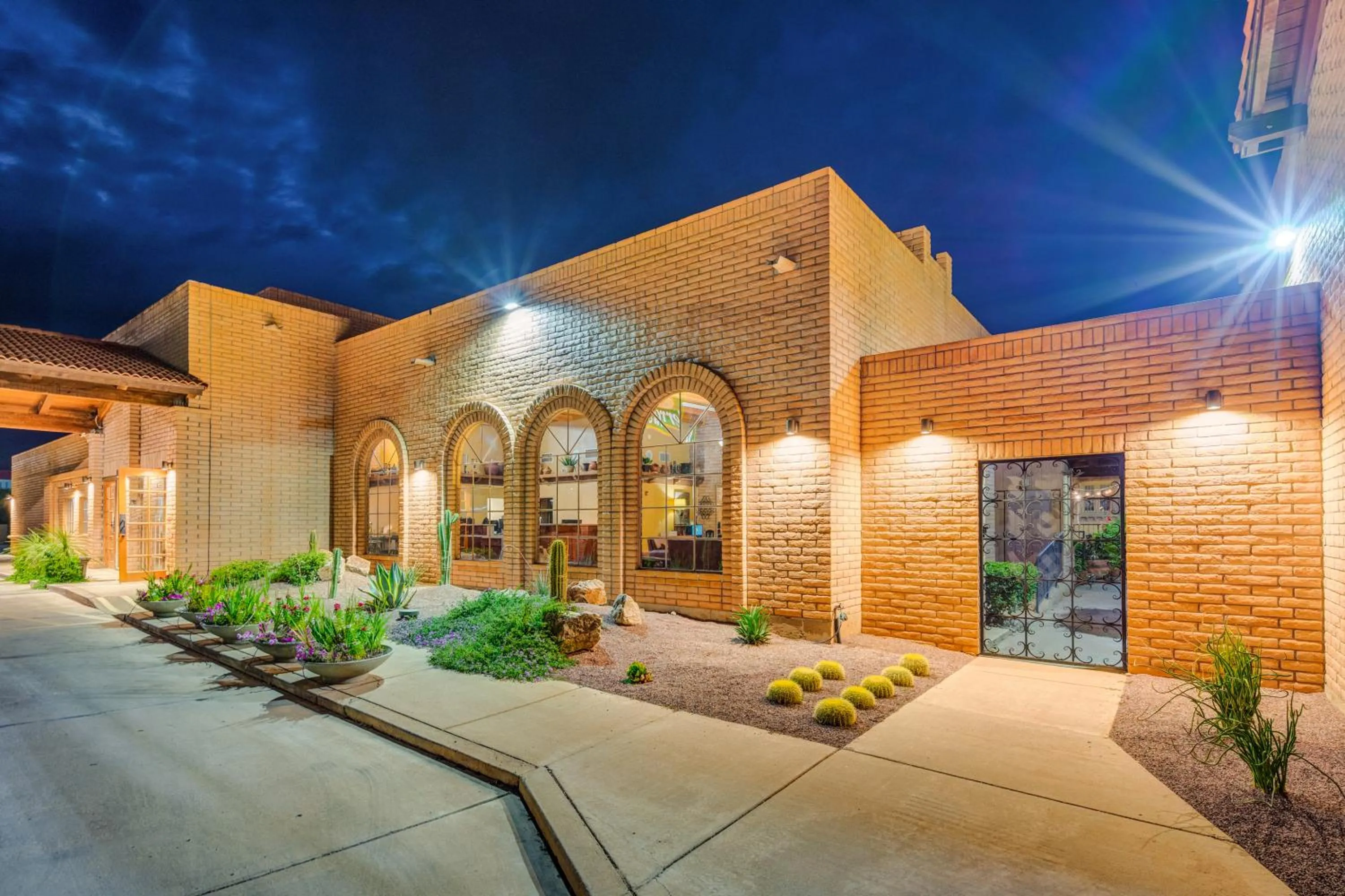 Facade/entrance in Clarion Inn