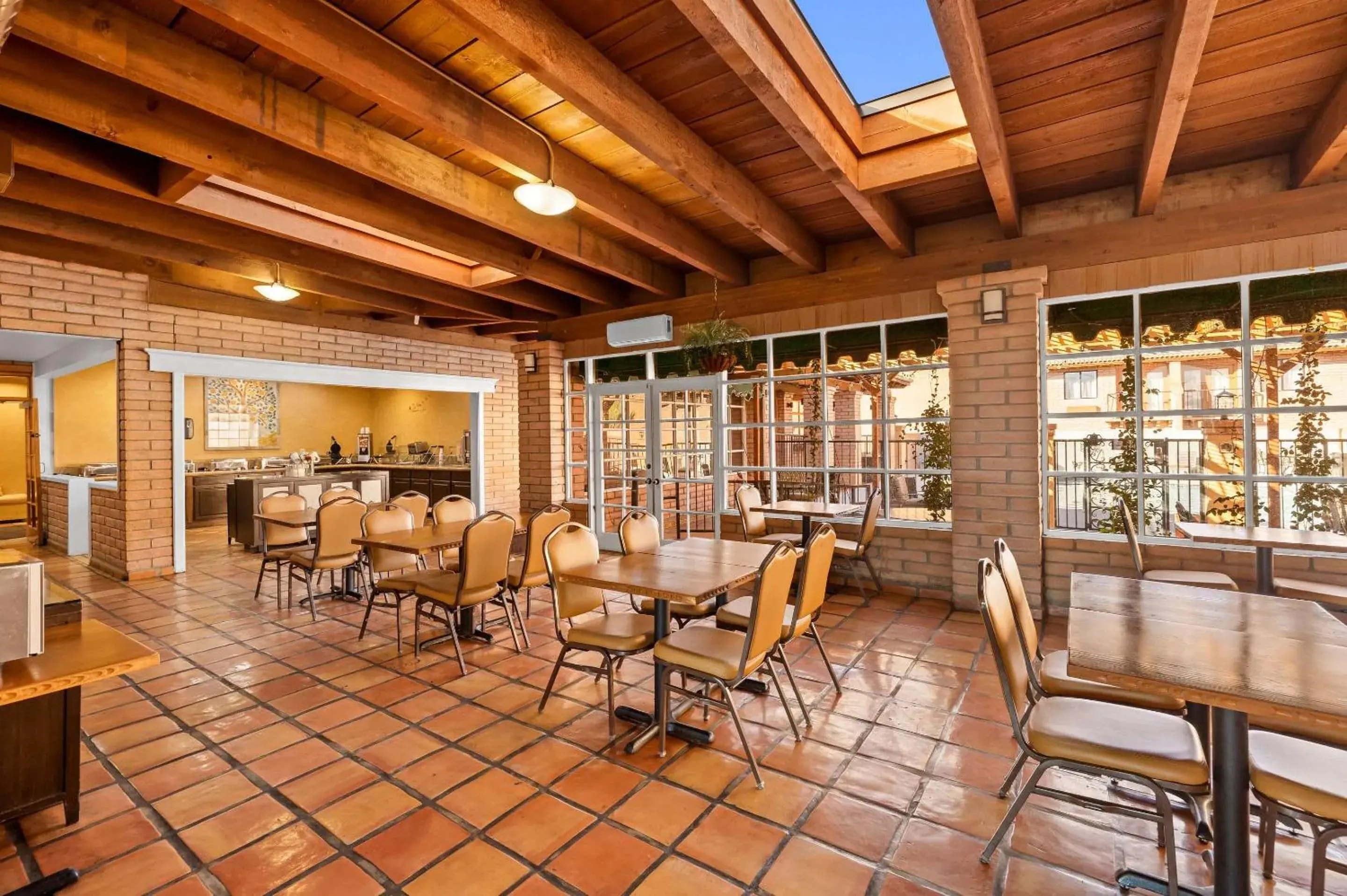 Breakfast in Clarion Inn Breakfast in Clarion Inn