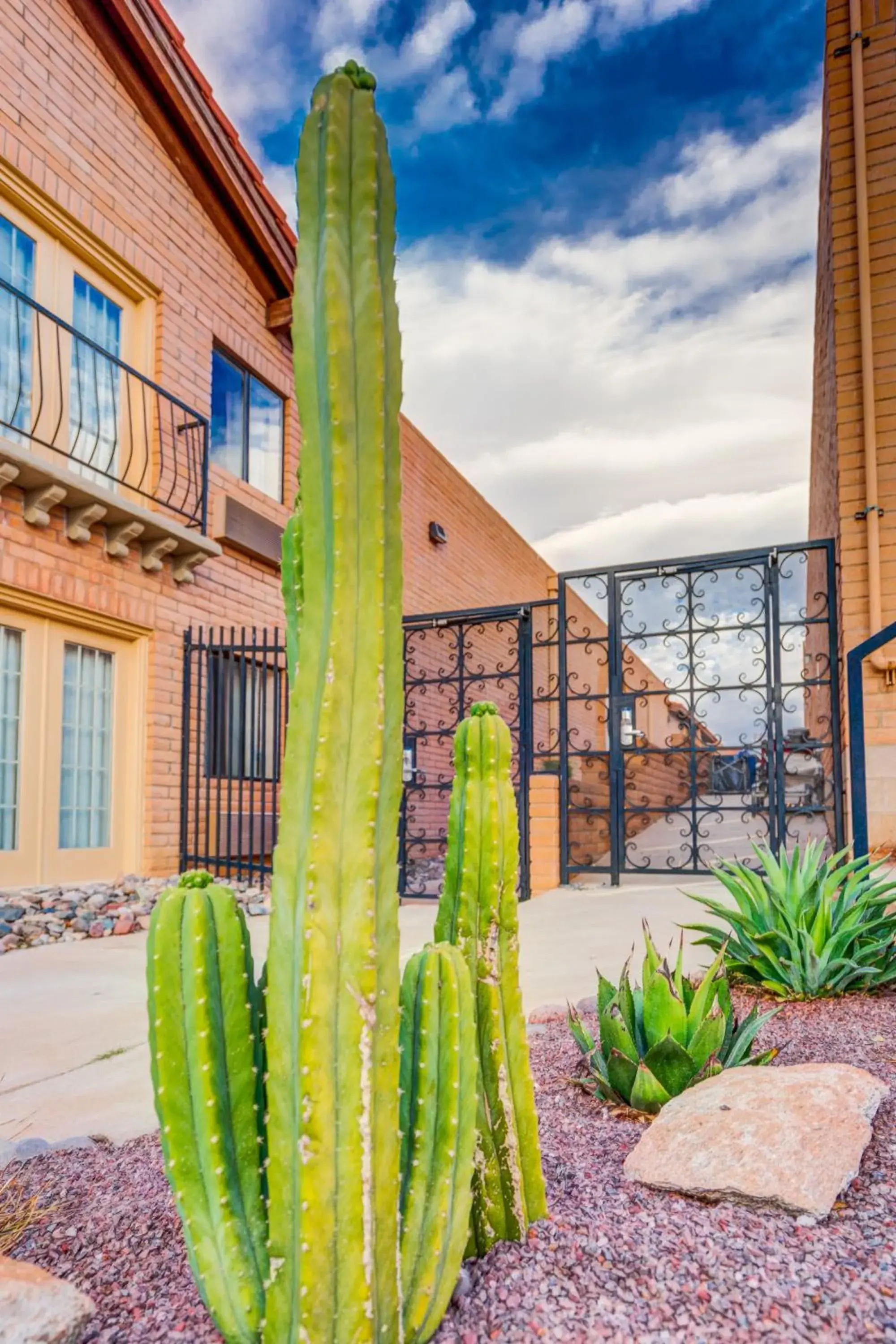 Property building in Clarion Inn Property building in Clarion Inn