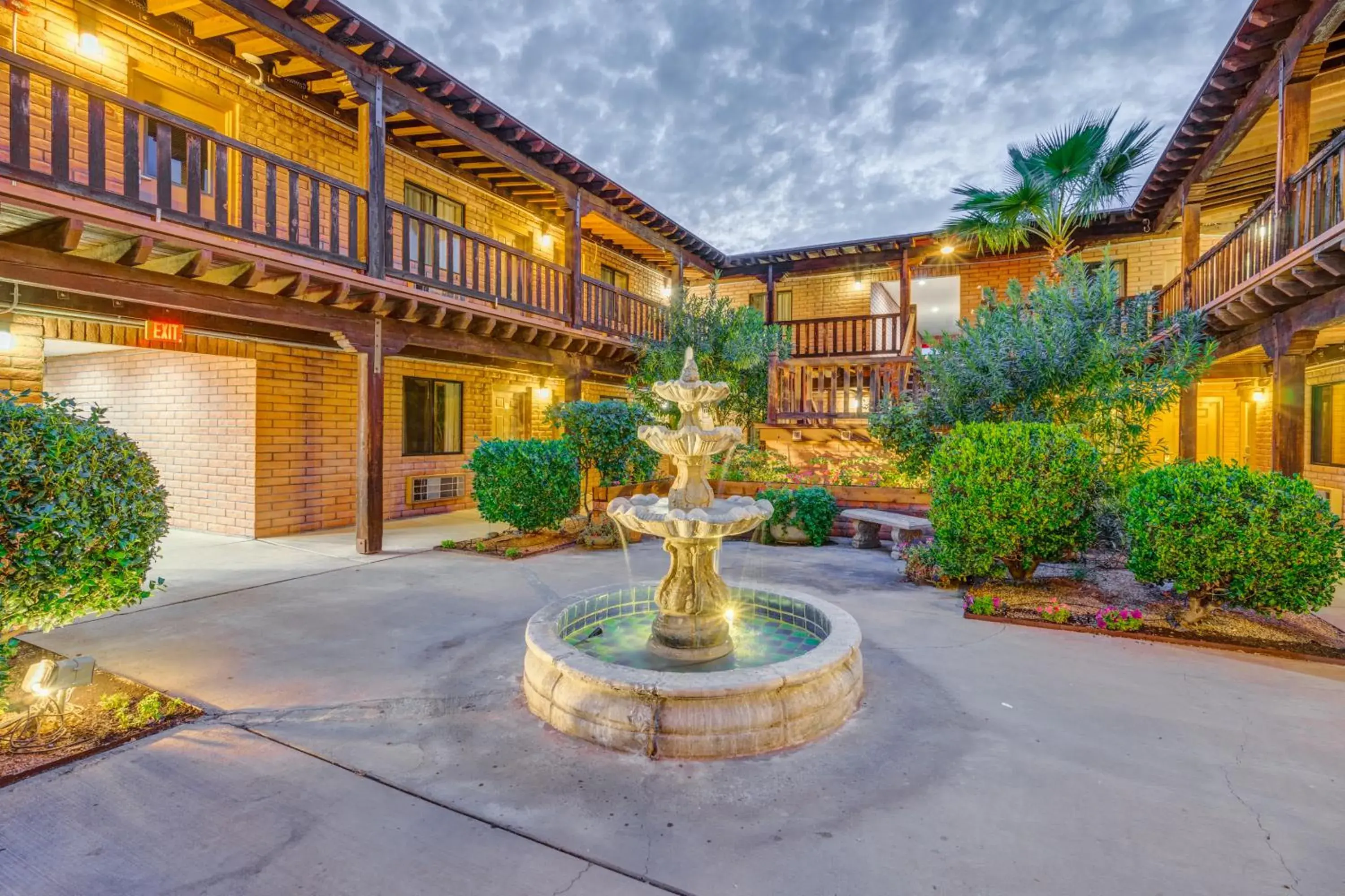 Property building in Clarion Inn Property building in Clarion Inn