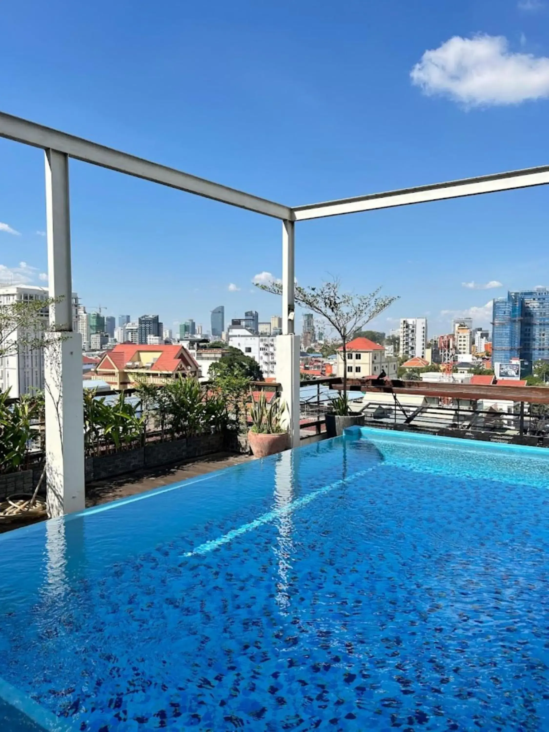 Swimming pool in Monsoon Bassac Hotel Swimming pool in Monsoon Bassac Hotel