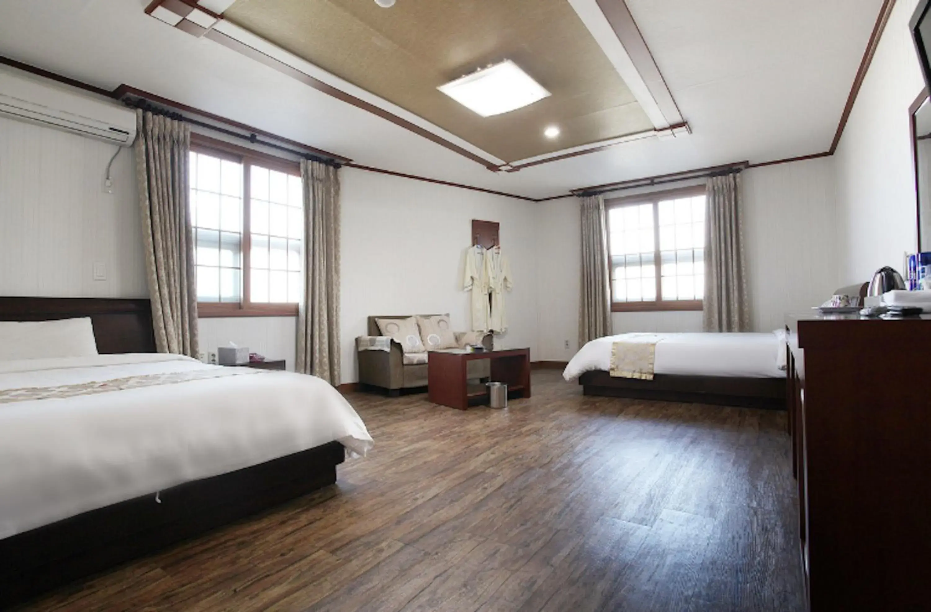 Twin Room in Orange Hotel Jeju Twin Room in Orange Hotel Jeju