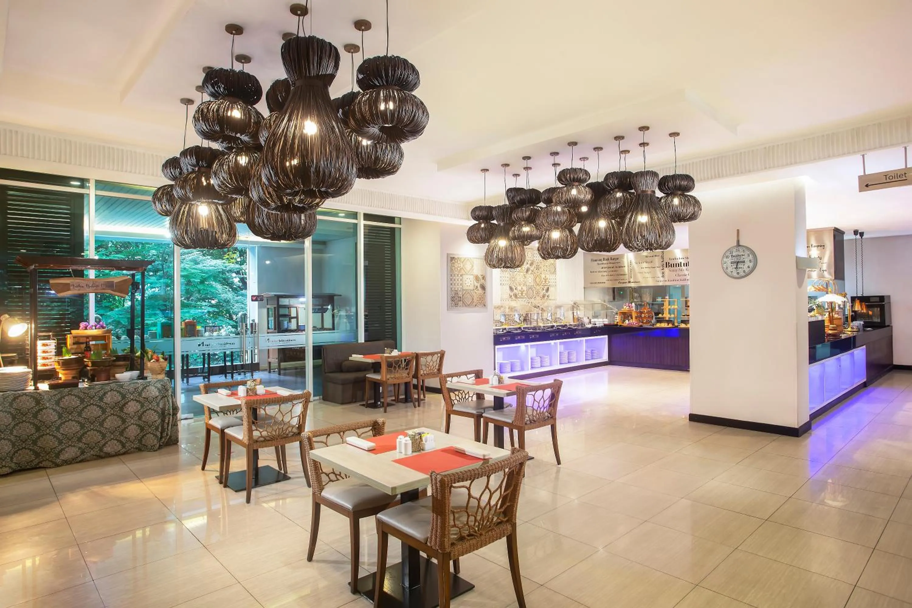 Restaurant/places to eat in Swiss-Belresidences Kalibata