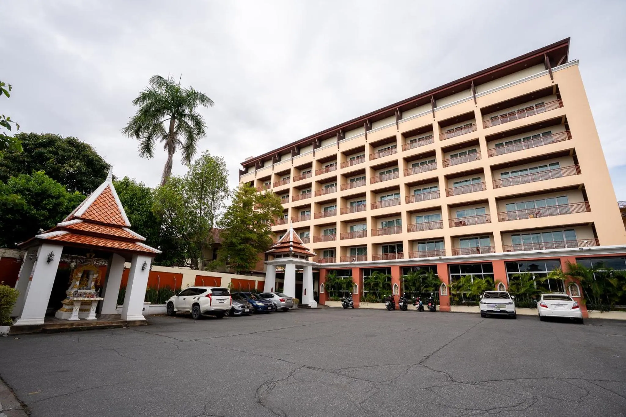 Property building in Sunday Chateau En Ville - Pattaya