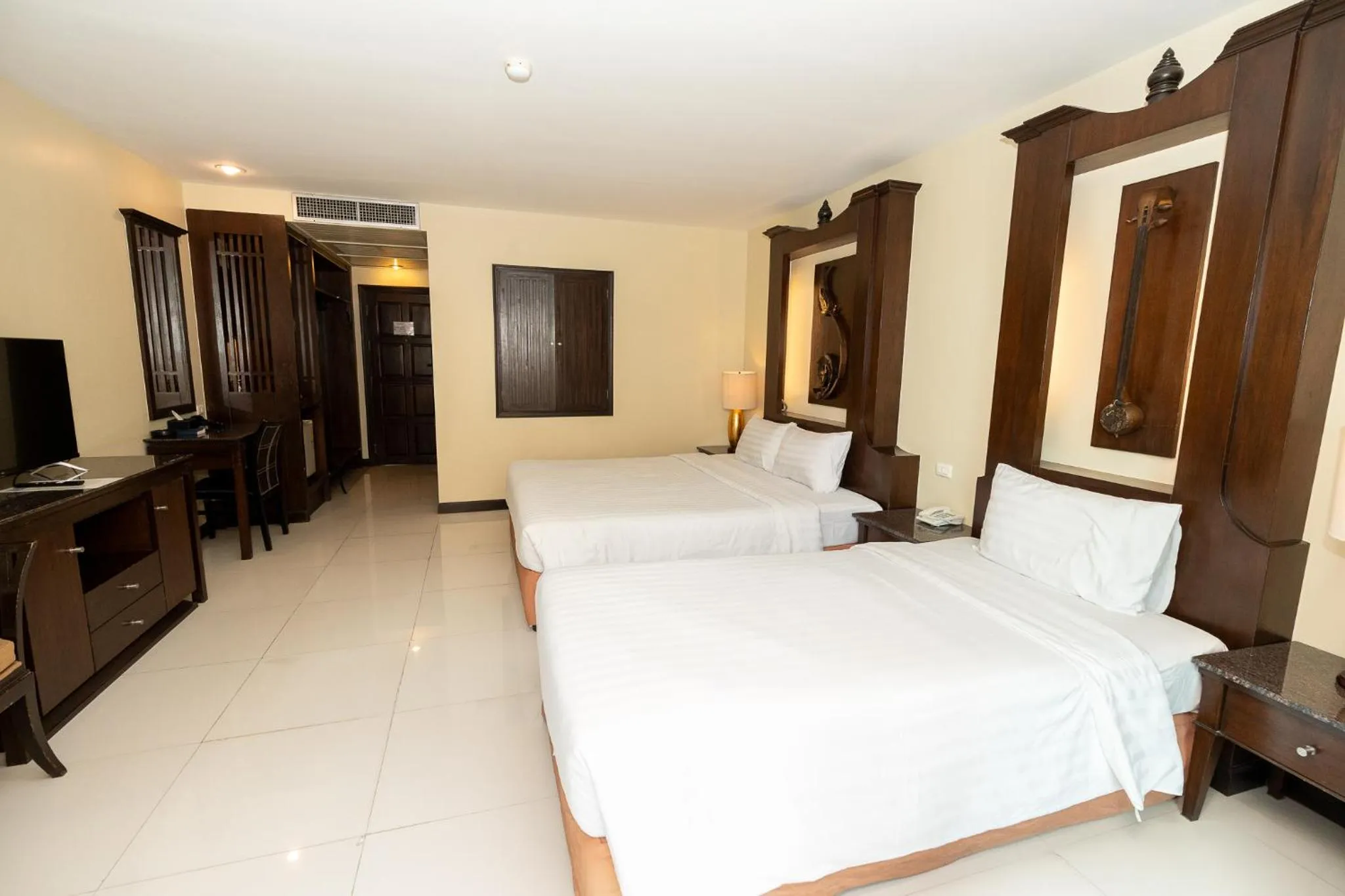 Photo of the whole room, Bed in Sunday Chateau En Ville - Pattaya