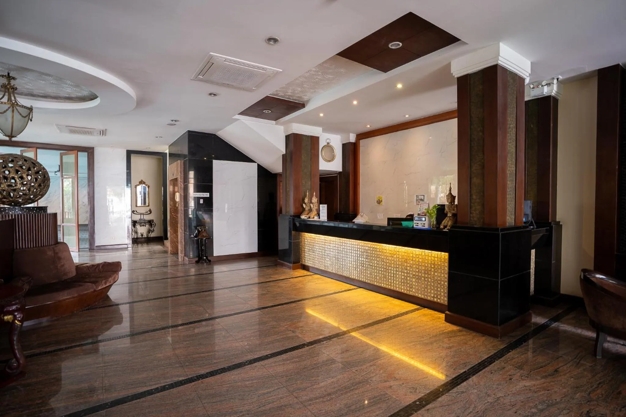 Lobby or reception in Sunday Chateau En Ville - Pattaya