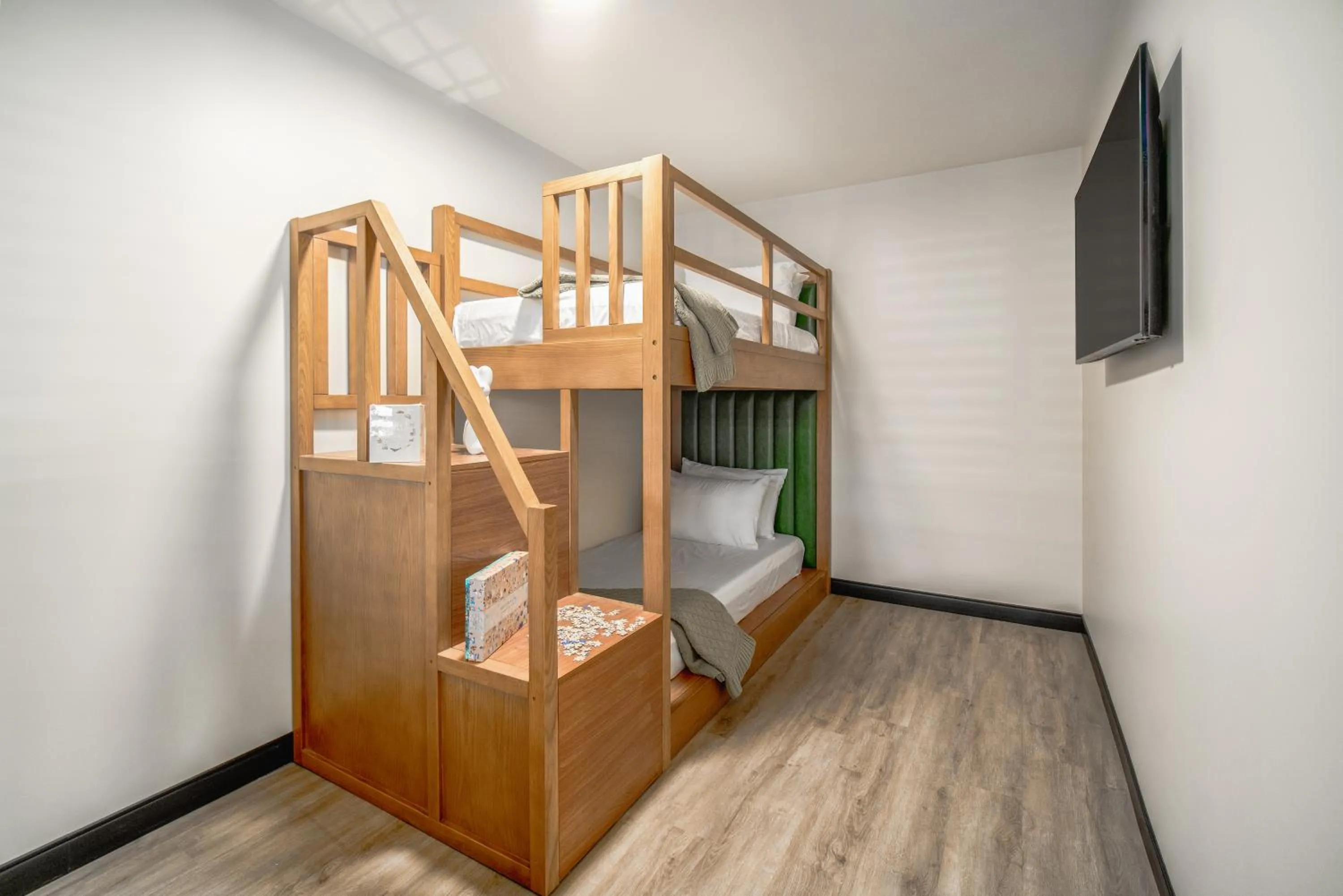 bunk bed, Bed in LYFE INN & SUITES by AGA- North Hollywood Near Universal Studios