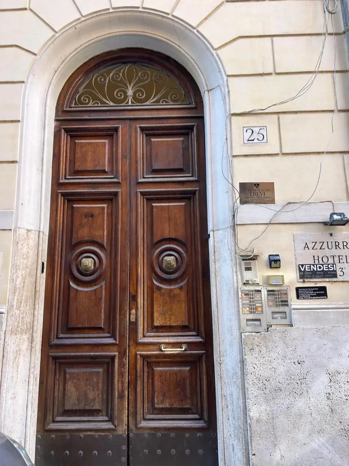 Facade/entrance in imperium suite trevi Facade/entrance in imperium suite trevi