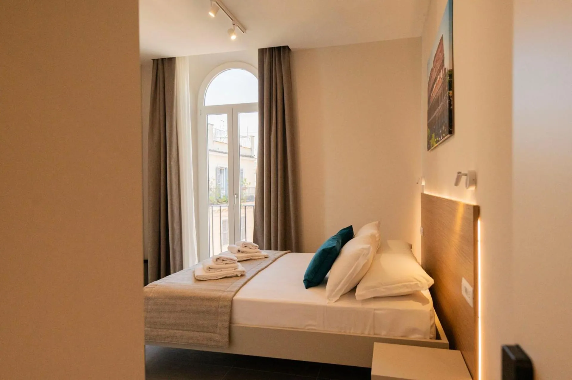 Bedroom, Bed in imperium suite trevi