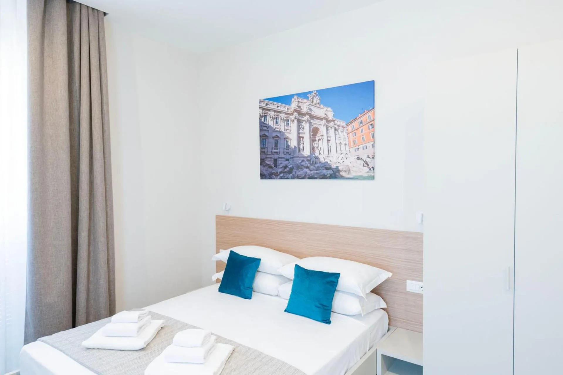 Bedroom, Bed in imperium suite trevi