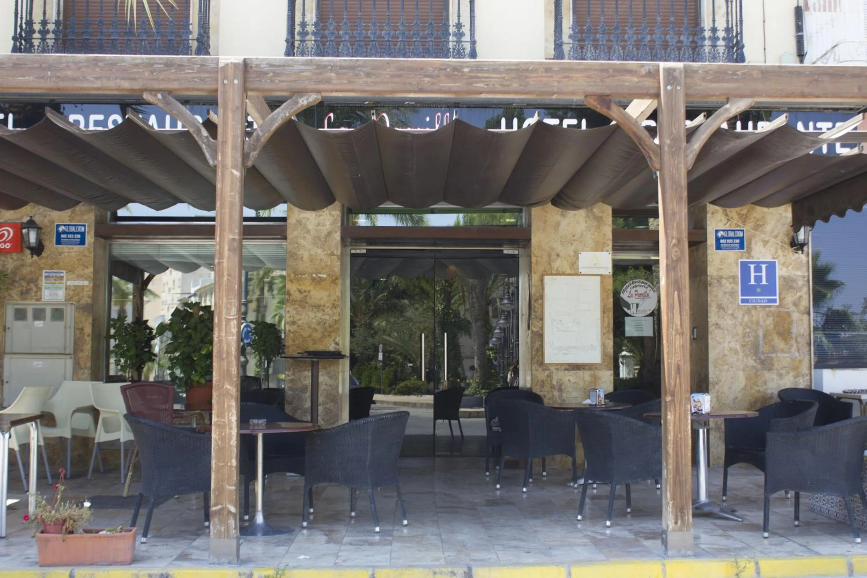 Facade/entrance in Hotel la Parrilla