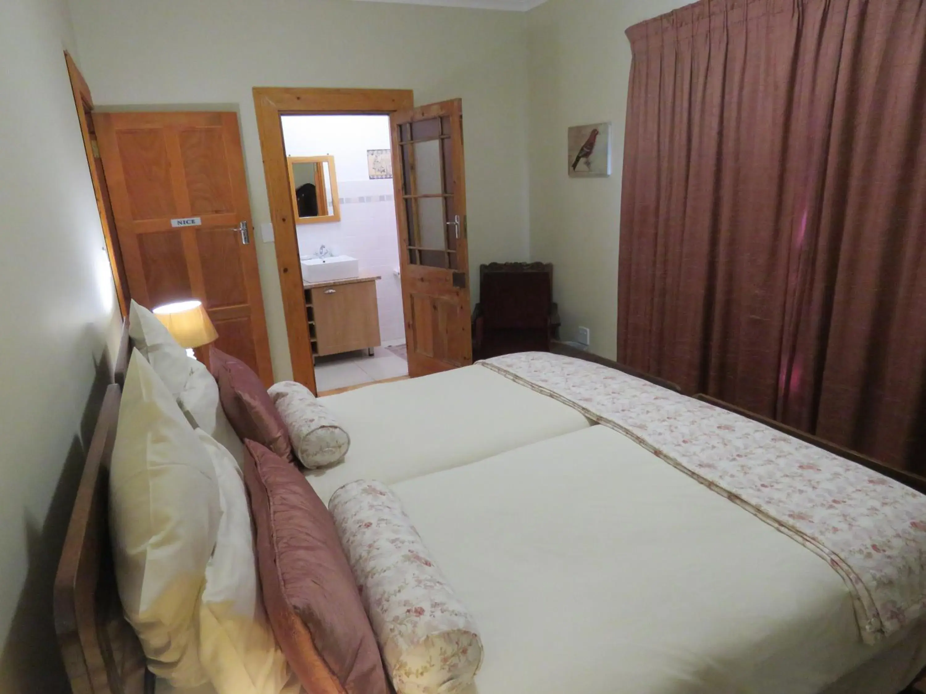 Bedroom, Bed in Mentors Country Estate Bedroom, Bed in Mentors Country Estate