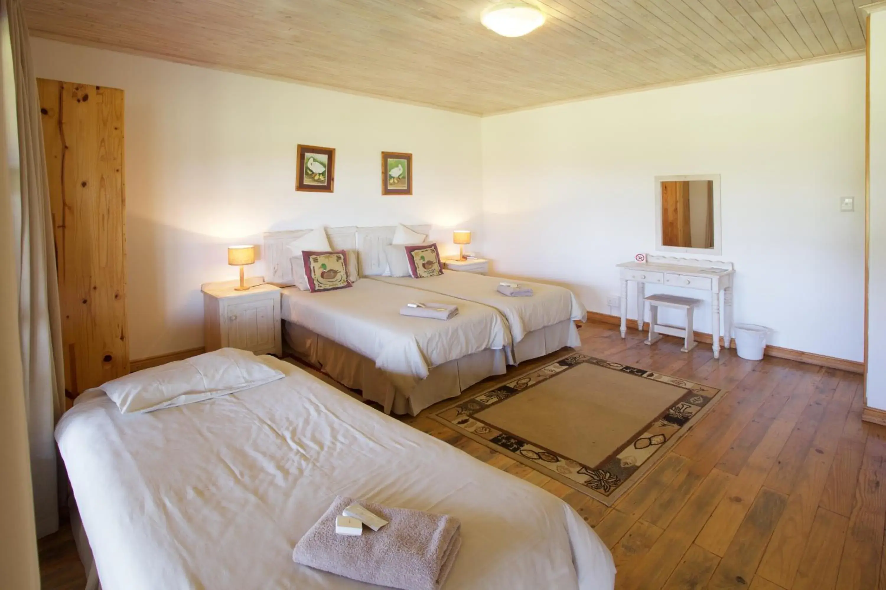 Photo of the whole room, Bed in Mentors Country Estate Photo of the whole room, Bed in Mentors Country Estate