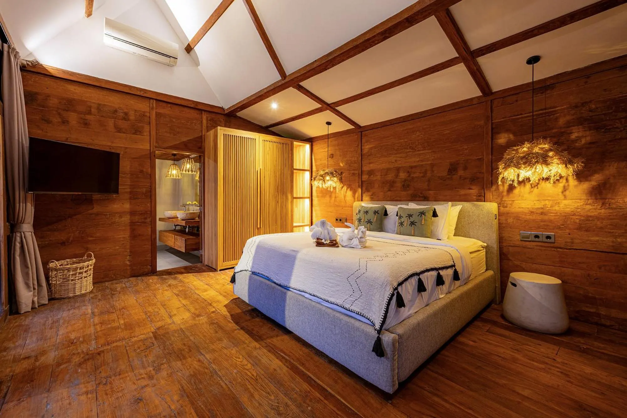 Bed in Villa Sebelah by Optimum Bali Villas