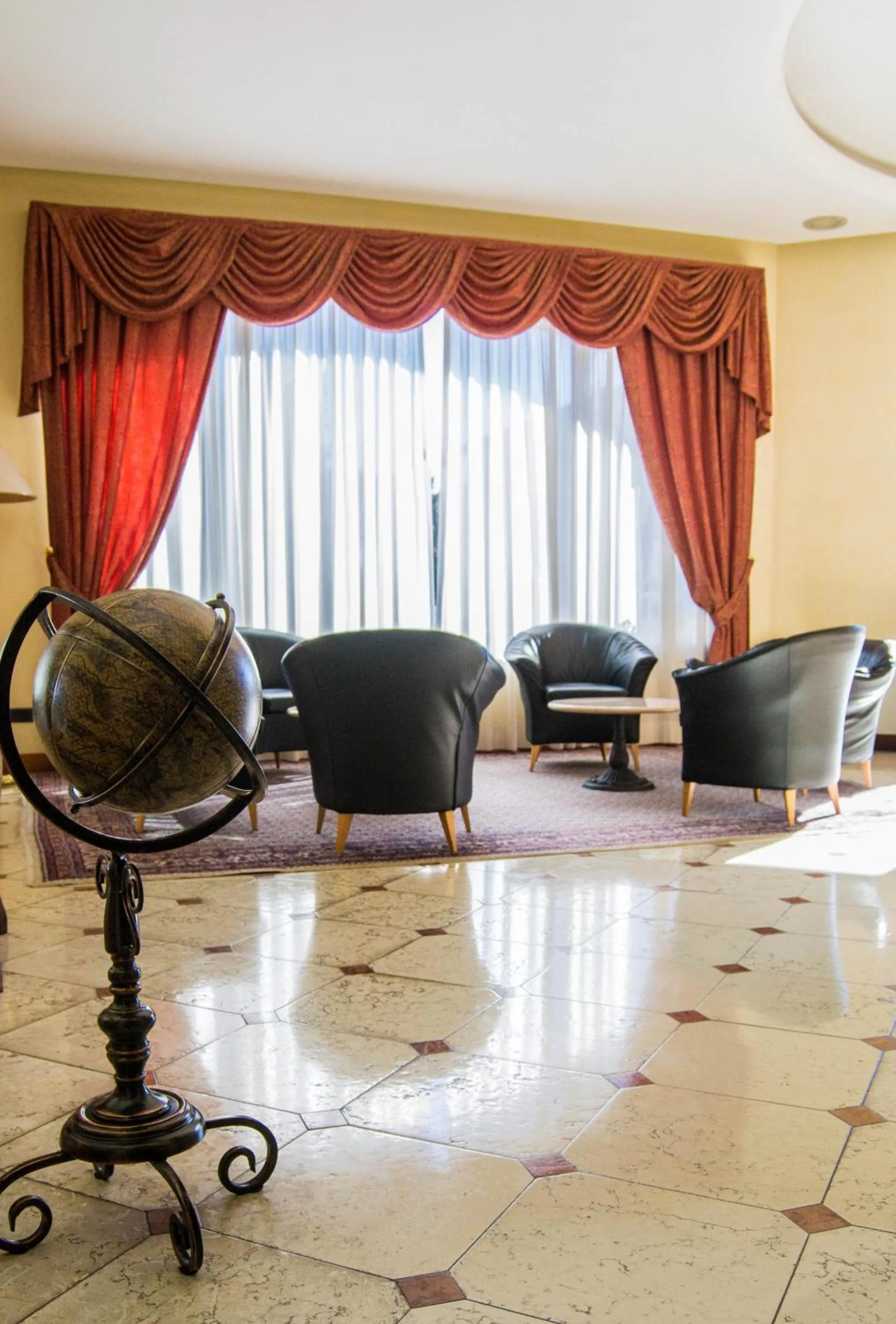 Communal lounge/ TV room in Hotel San Clemente