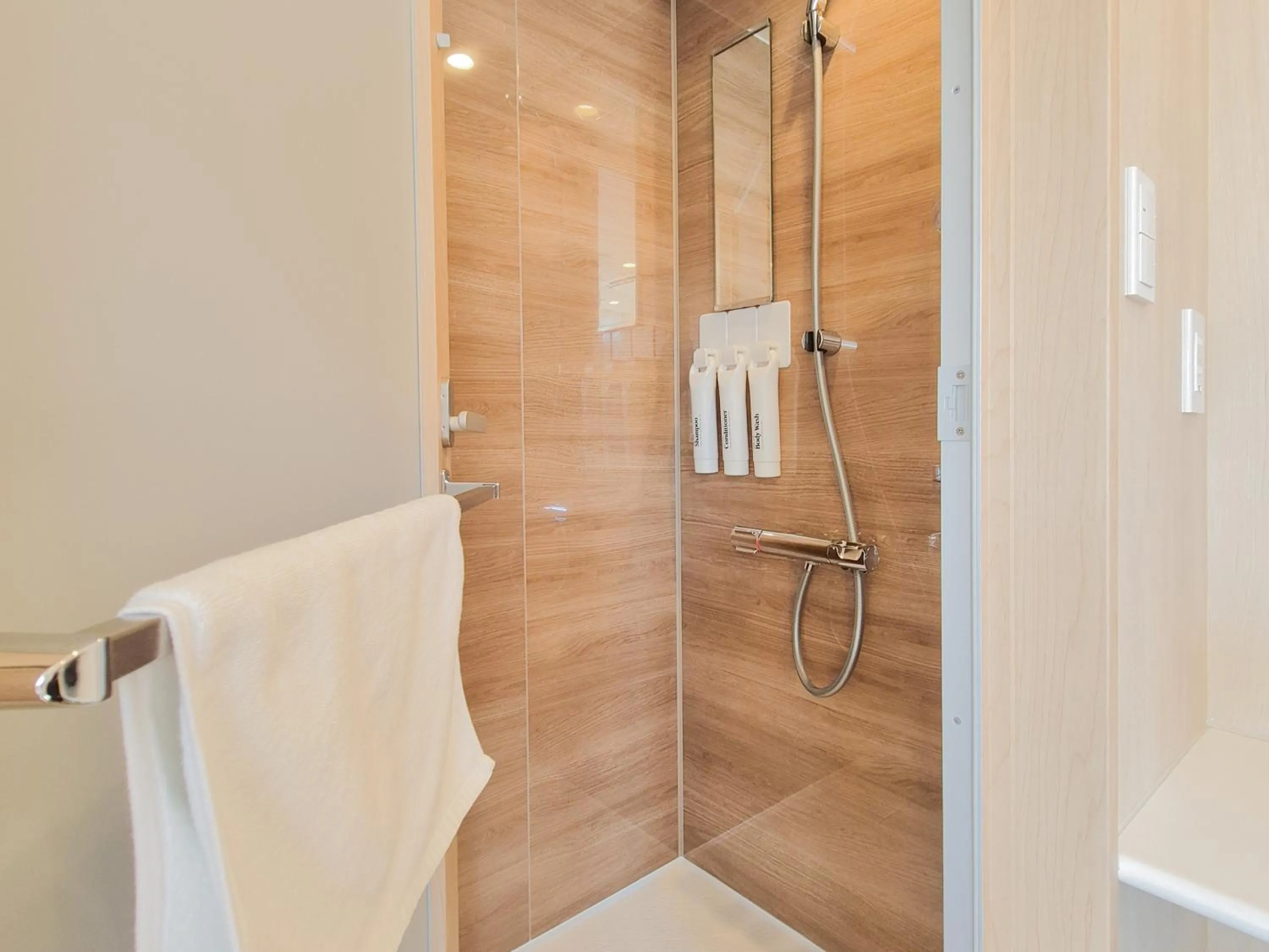 Shower in UH Suite Namba Station The Spa