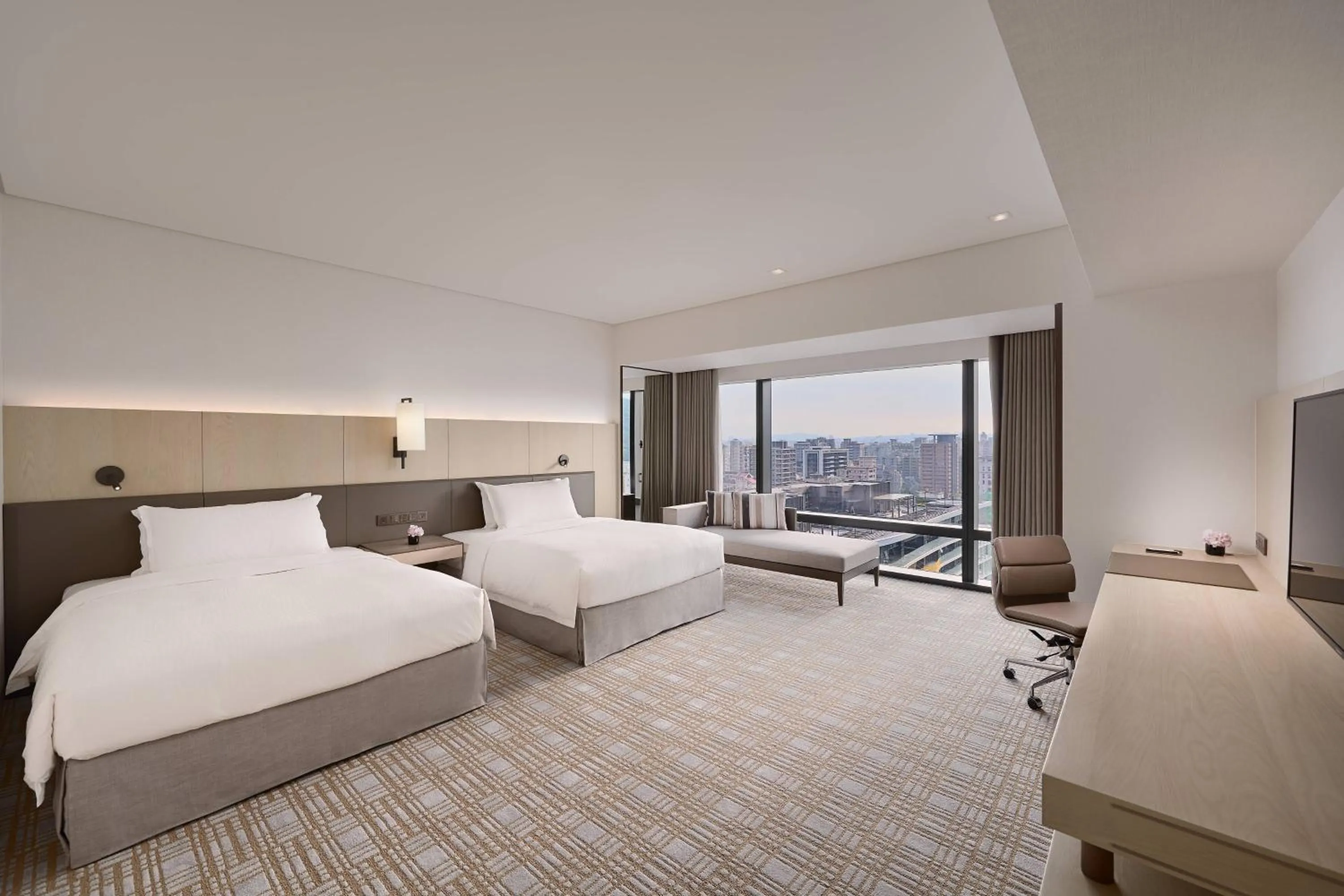 Photo of the whole room, Bed in Taipei Marriott Hotel