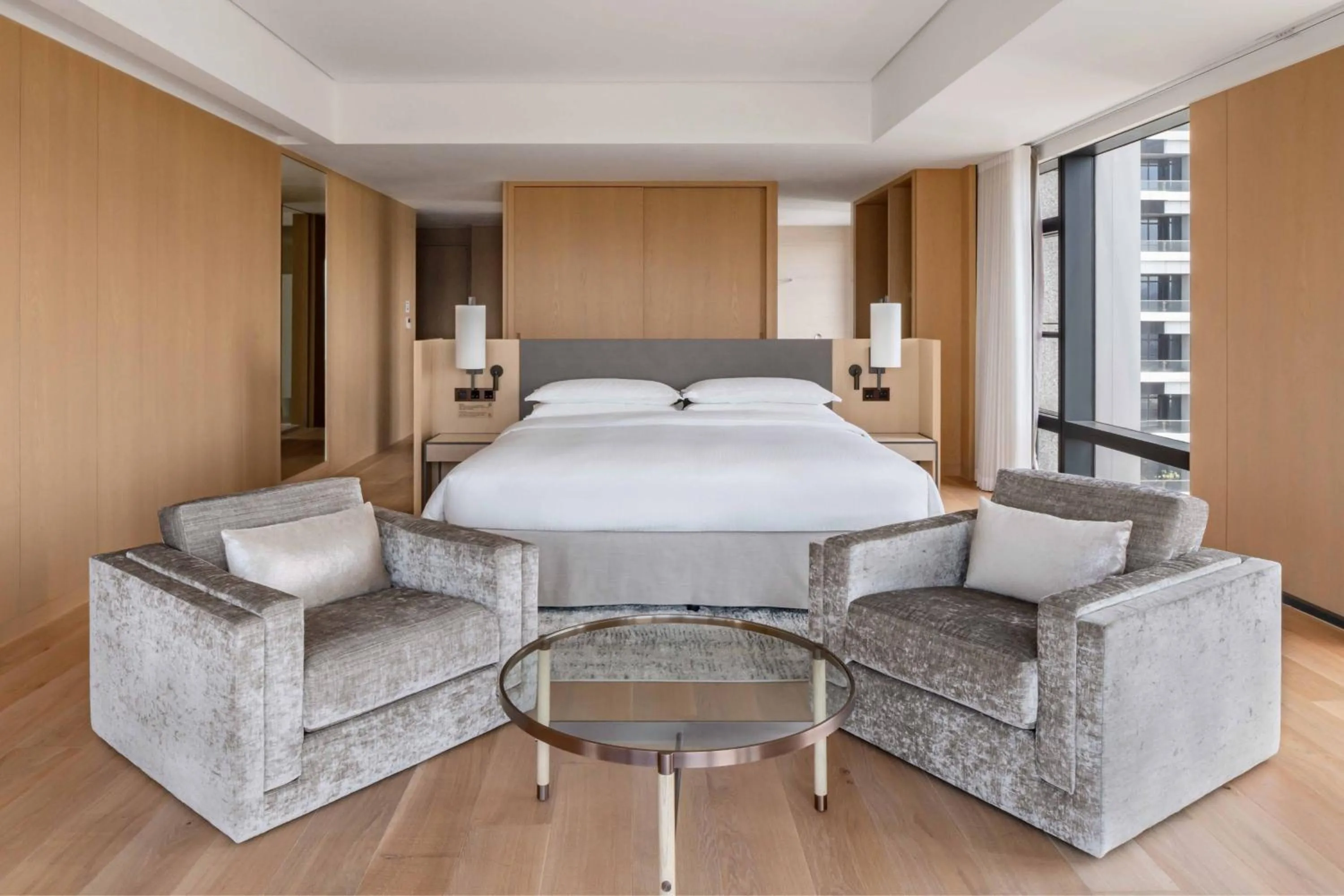 Lounge or bar, Bed in Taipei Marriott Hotel