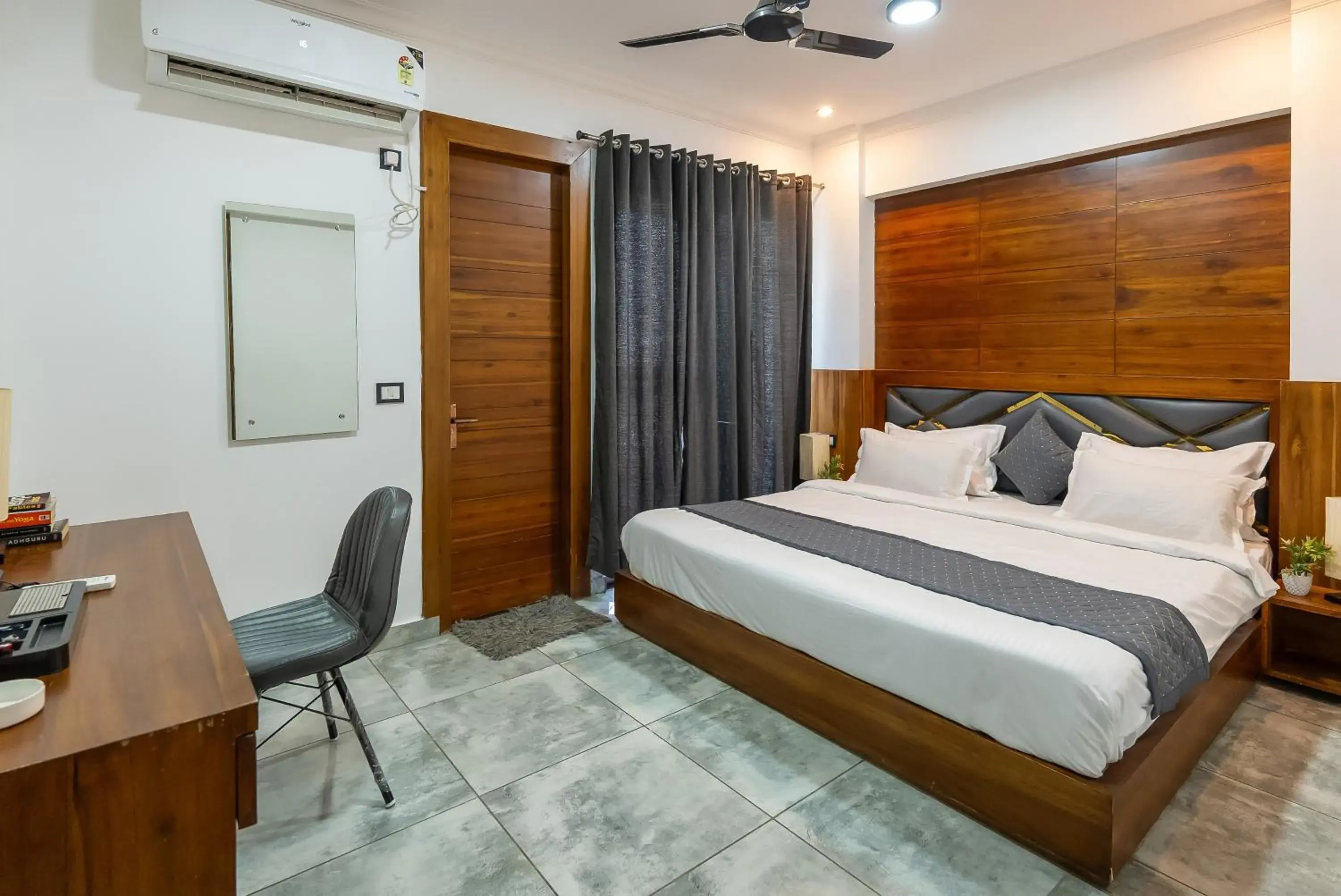 King Room with Balcony in Hotel Tapovan Hills King Room with Balcony in Hotel Tapovan Hills