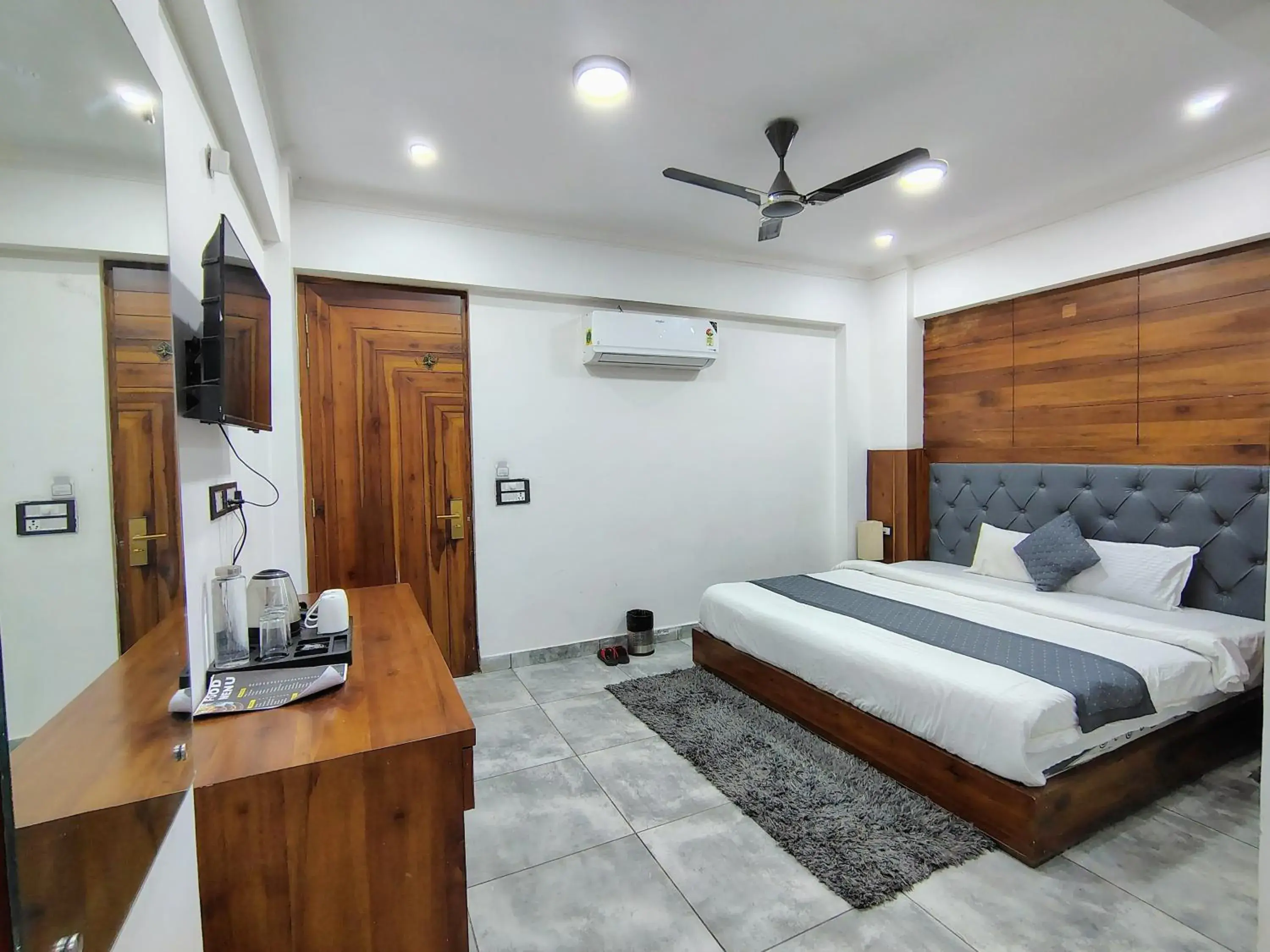 Deluxe King Room in Hotel Tapovan Hills Deluxe King Room in Hotel Tapovan Hills