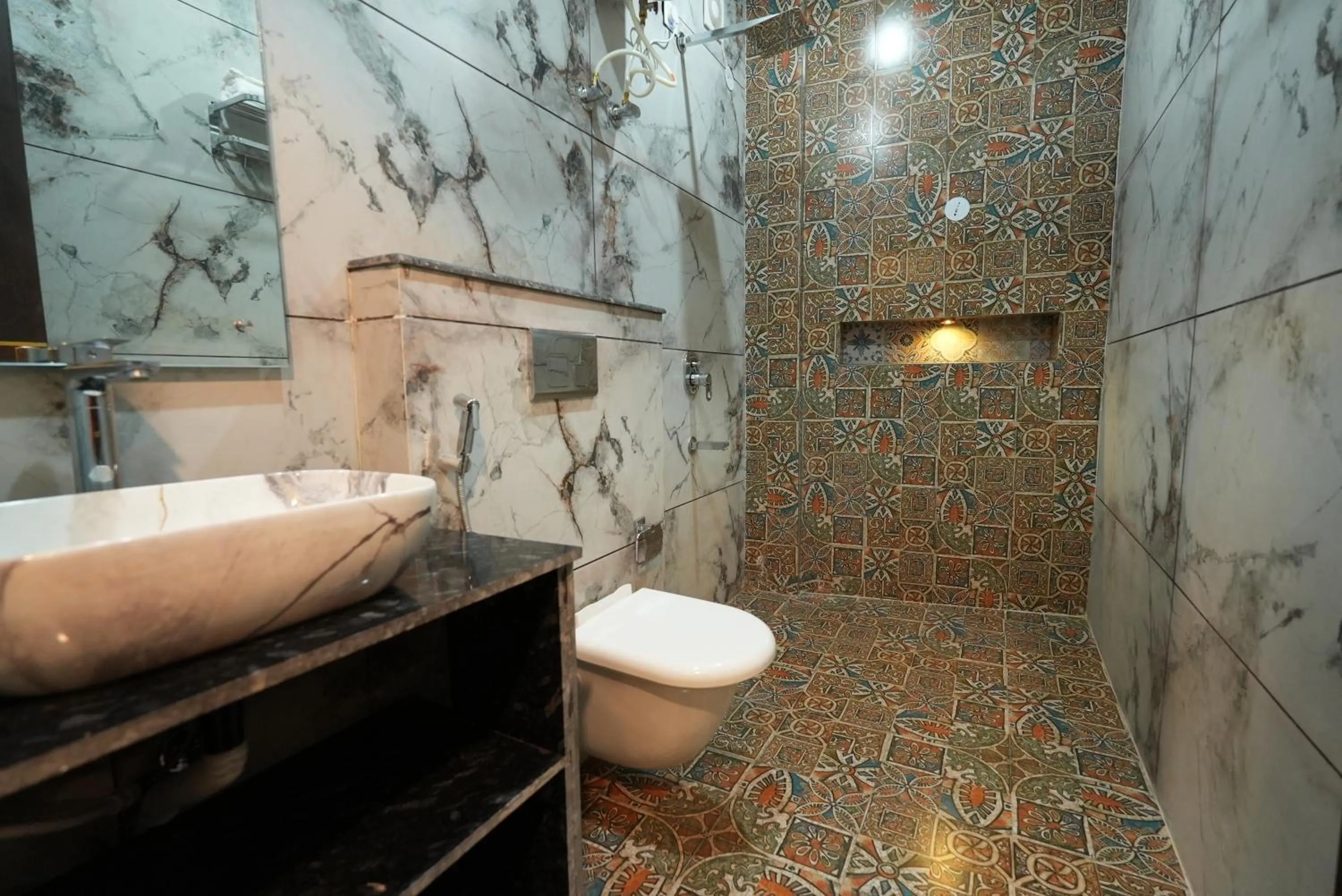 Toilet in Hotel Tapovan Hills