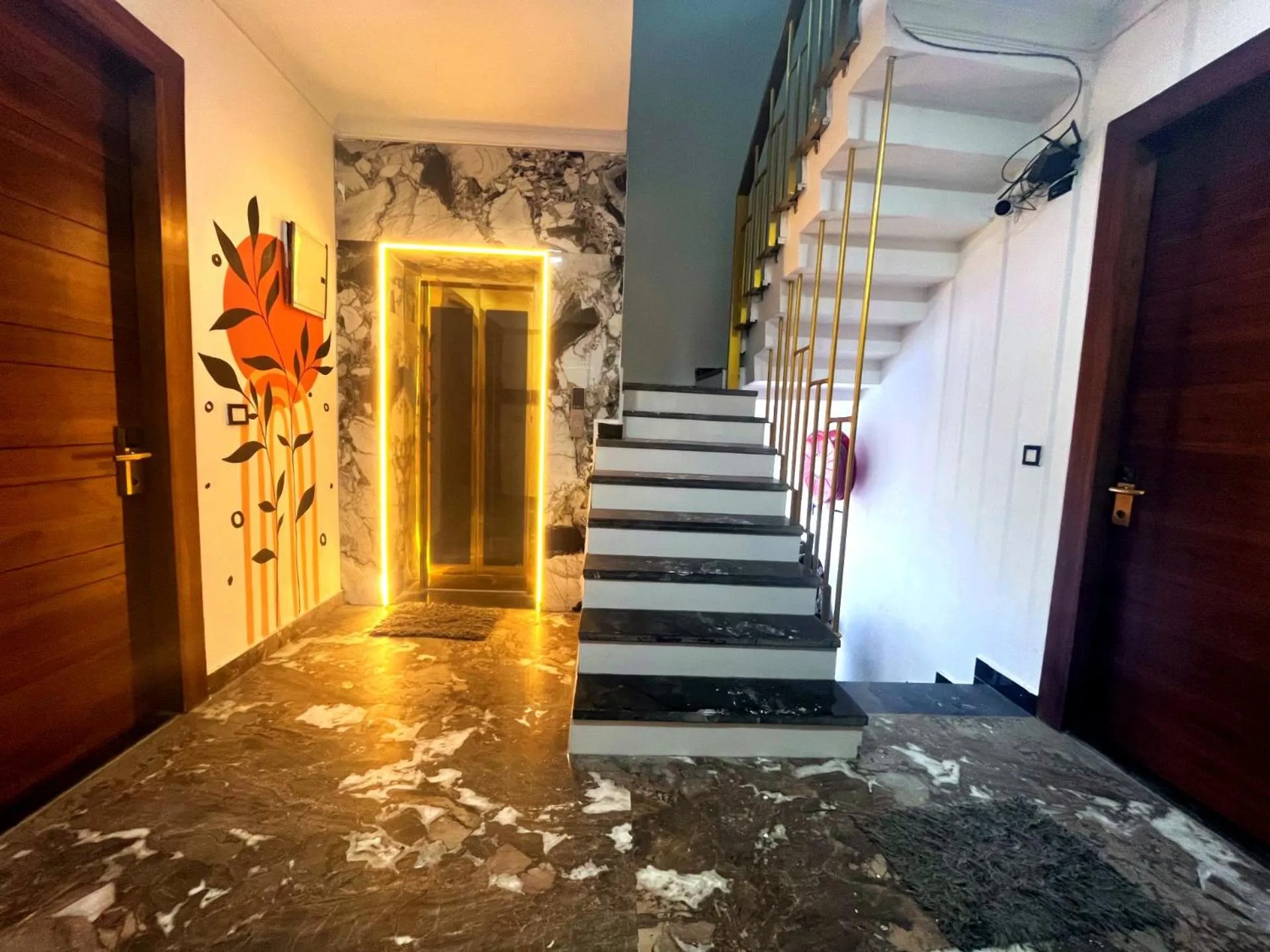 elevator in Hotel Tapovan Hills