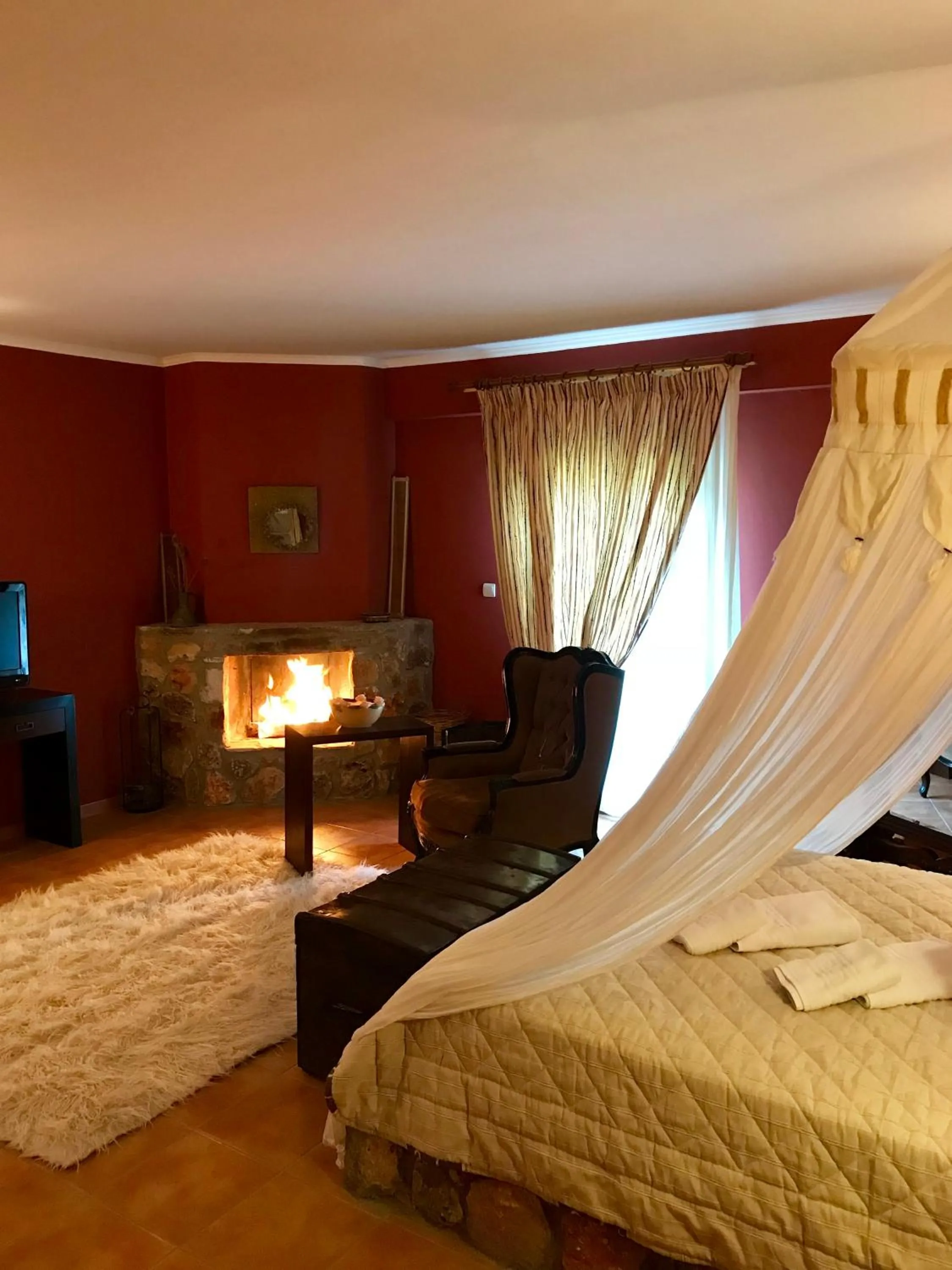 Bed in Aloni Toy Kir Thanasi Hotel & Spa