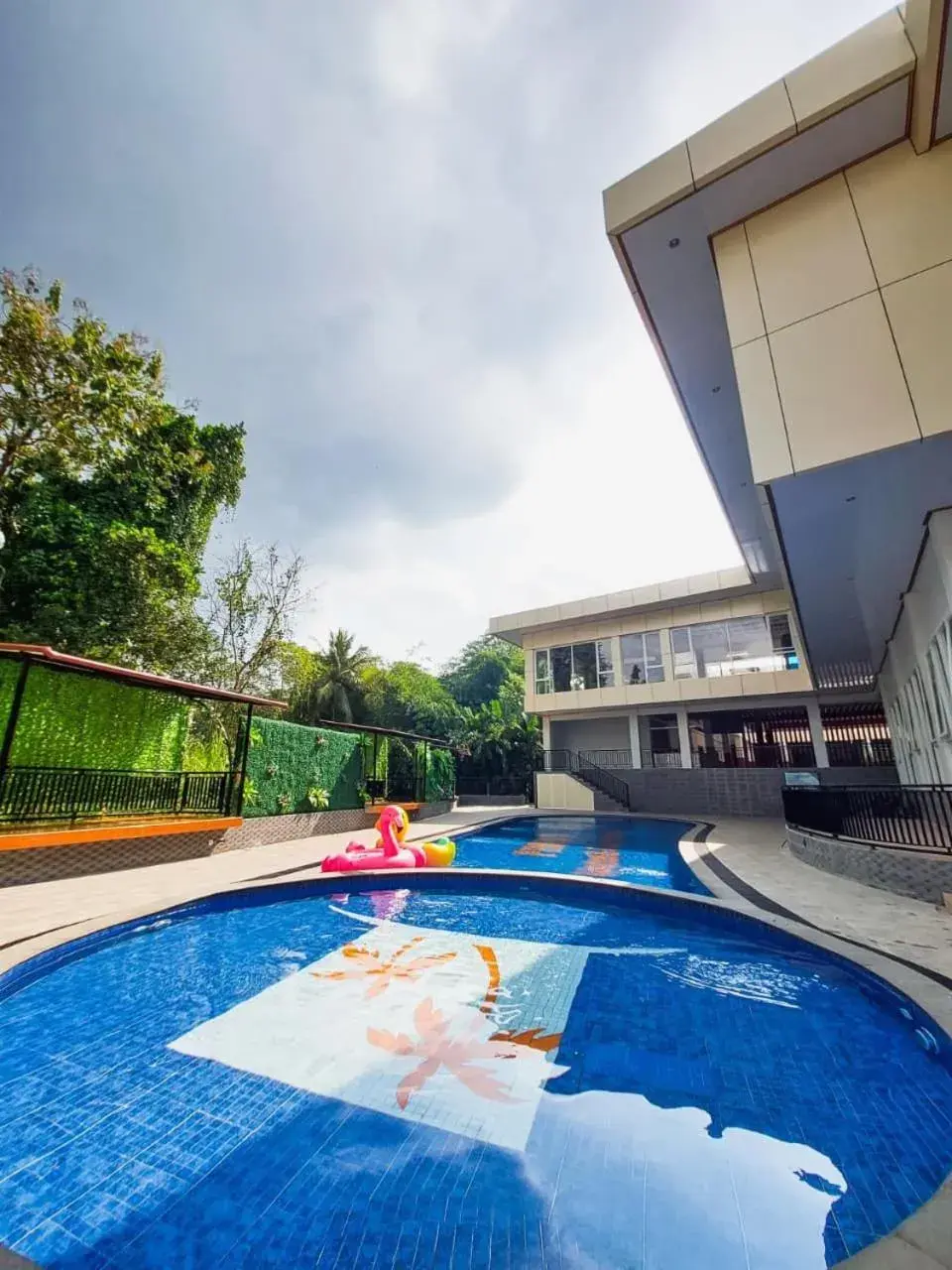 Swimming pool in Prima SR Hotel & Convention Yogyakarta Swimming pool in Prima SR Hotel & Convention Yogyakarta