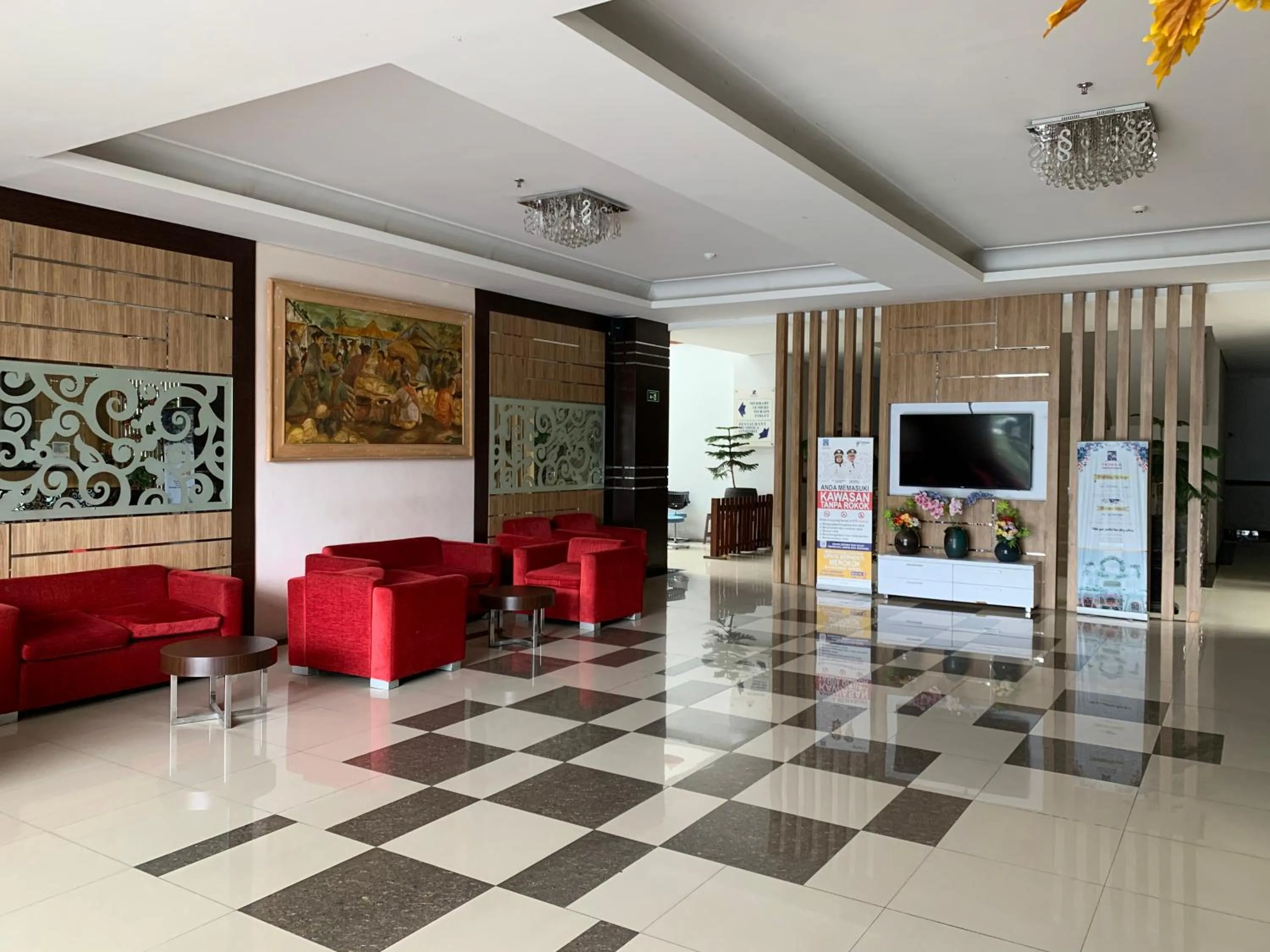 Lobby or reception in Prima SR Hotel & Convention Yogyakarta