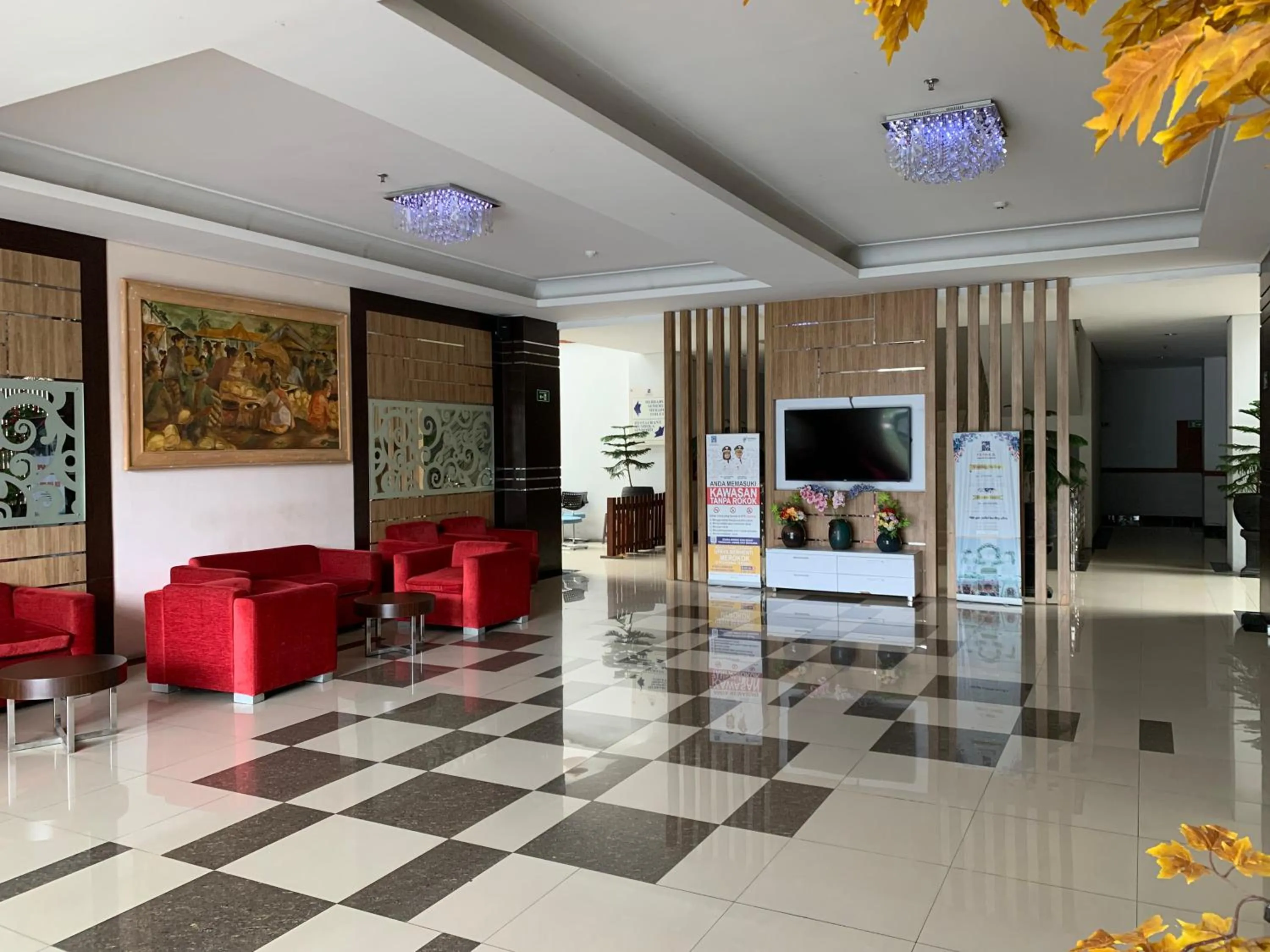 Lobby or reception in Prima SR Hotel & Convention Yogyakarta