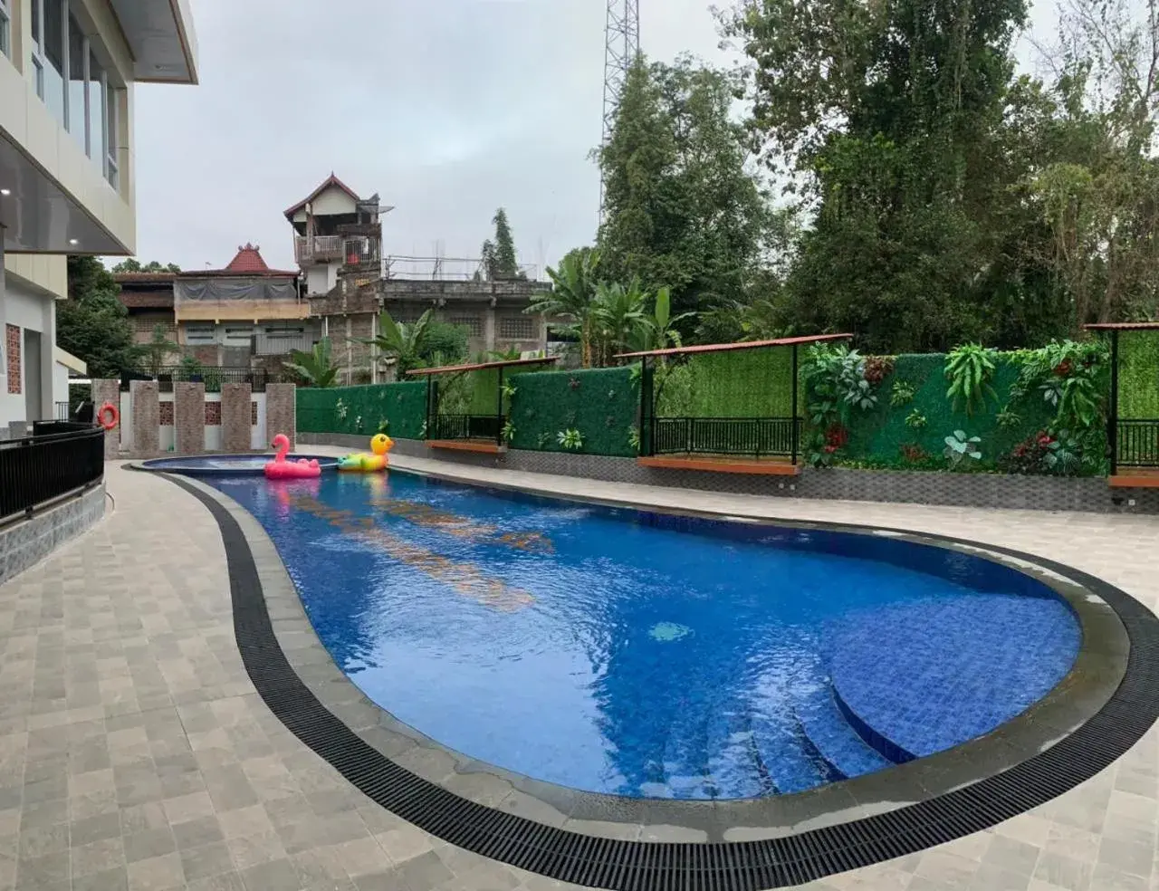 Swimming pool in Prima SR Hotel & Convention Yogyakarta Swimming pool in Prima SR Hotel & Convention Yogyakarta