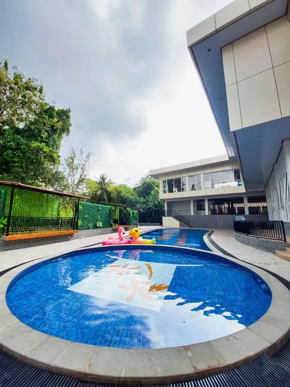 Swimming pool in Prima SR Hotel & Convention Yogyakarta Swimming pool in Prima SR Hotel & Convention Yogyakarta