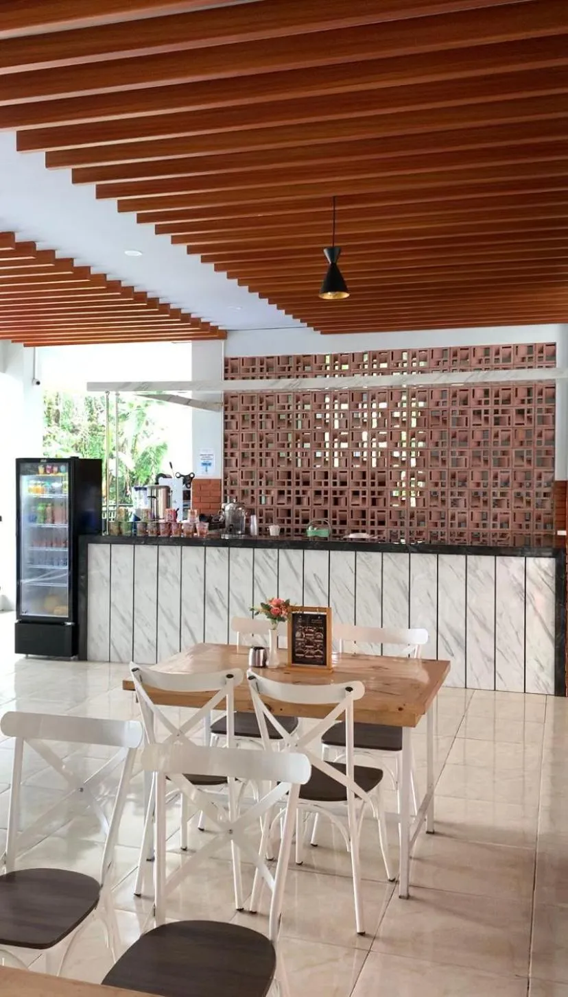 Swimming pool in Prima SR Hotel & Convention Yogyakarta