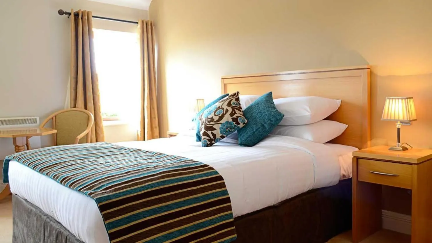 Bedroom, Bed in Cill Aodain Court Hotel