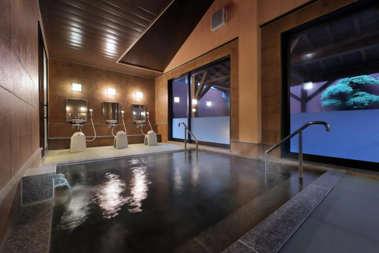 Hot Spring Bath in Ryokusuitei