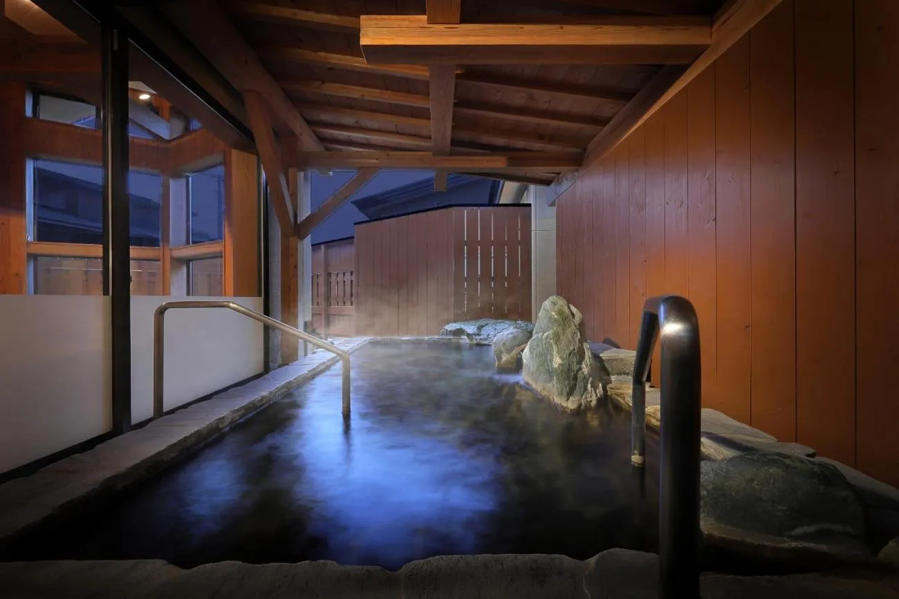 Hot Spring Bath in Ryokusuitei
