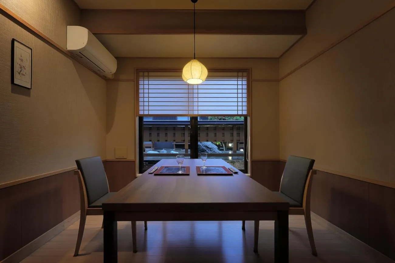 Restaurant/places to eat, Bed in Ryokusuitei