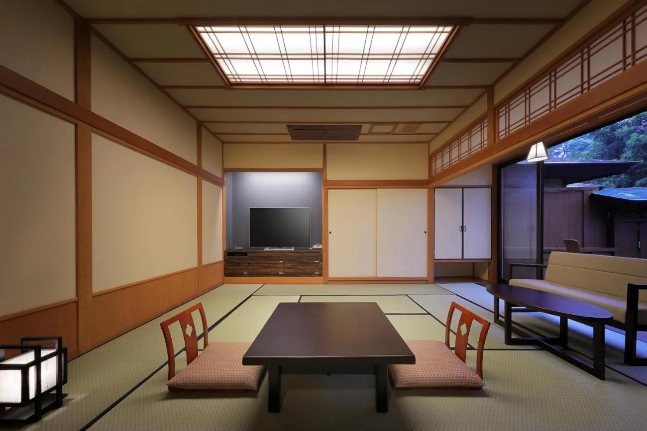Photo of the whole room in Ryokusuitei