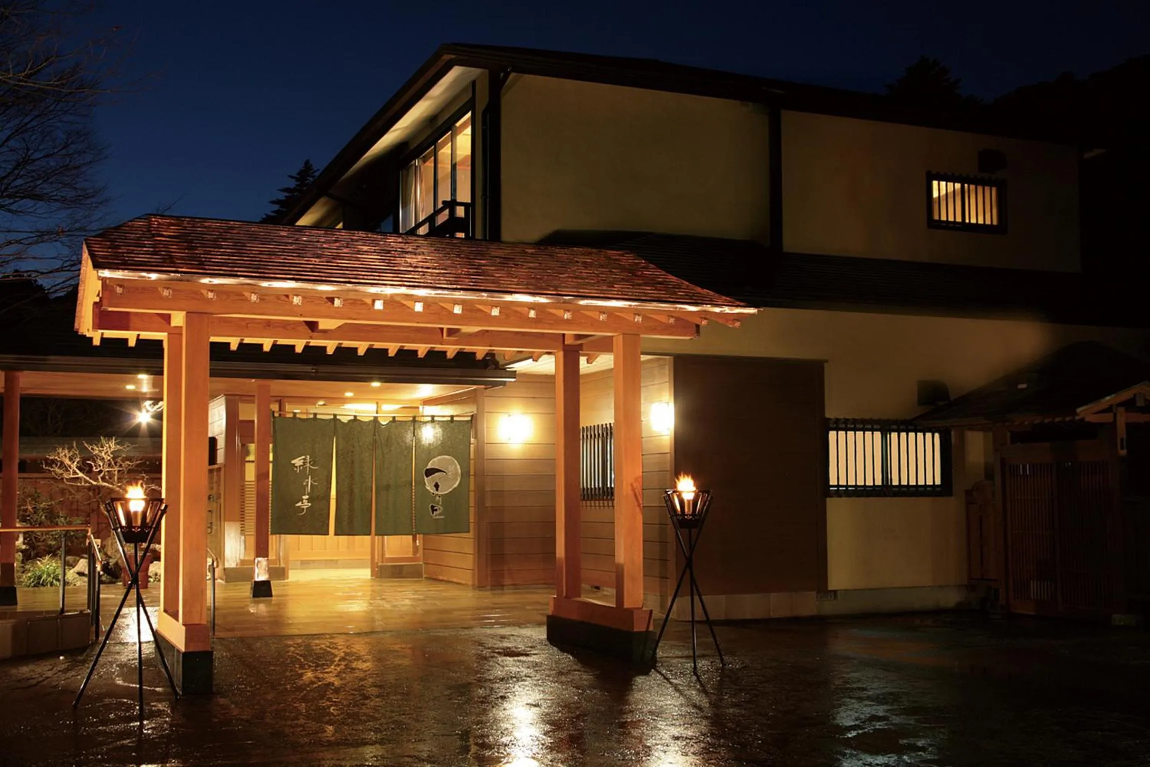 Property building in Ryokusuitei