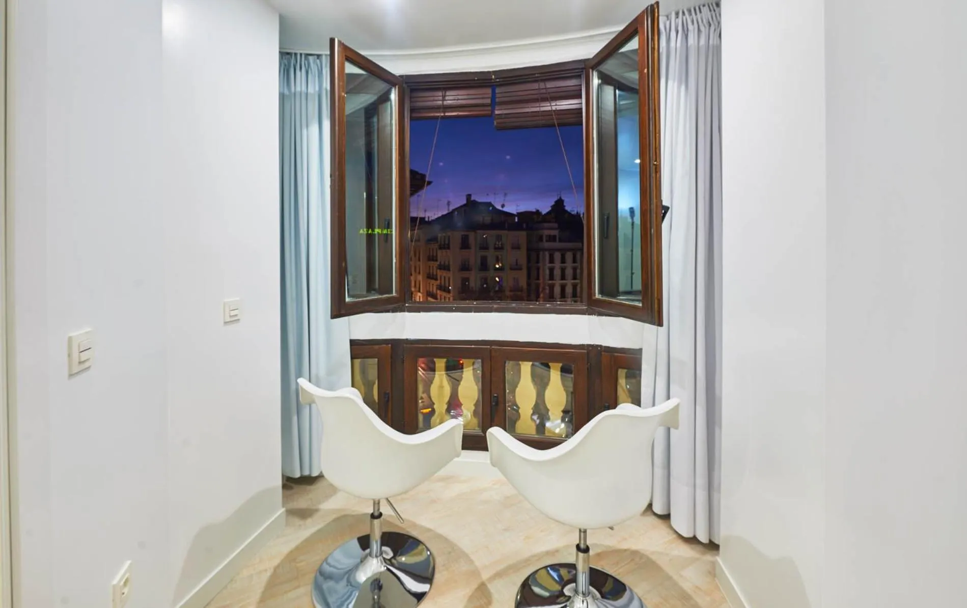 Landmark view in AMC Granada Hostal