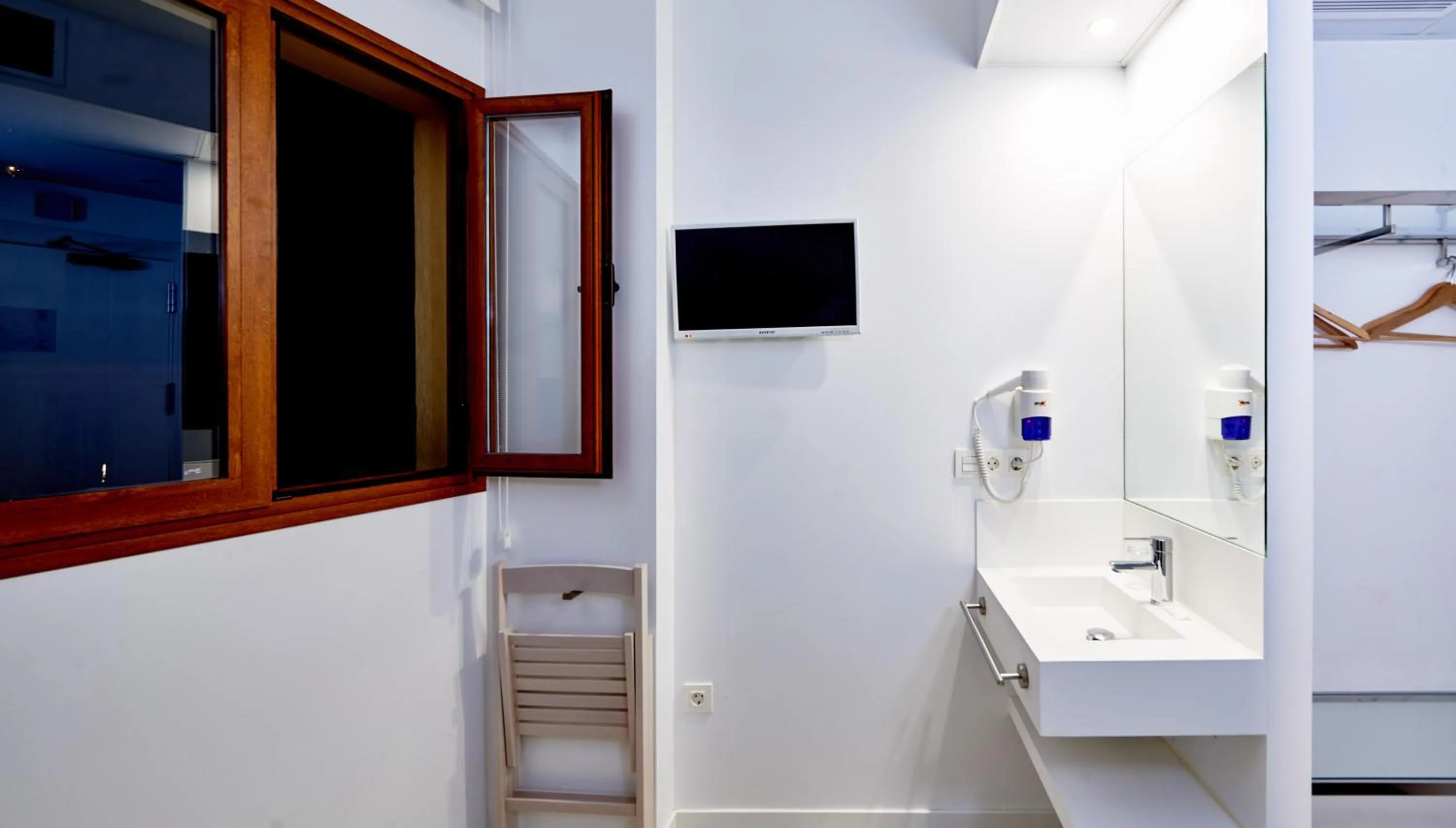 Bathroom in AMC Granada Hostal